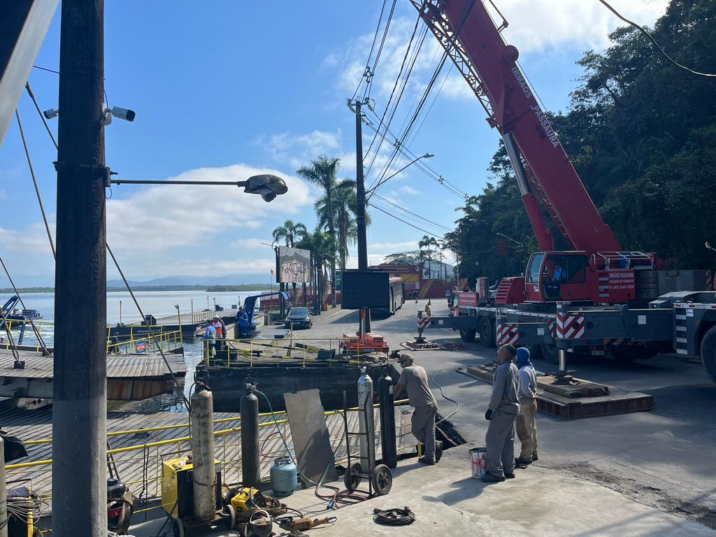 Troca de ponte flutuante no ferry boat de Guaratuba
