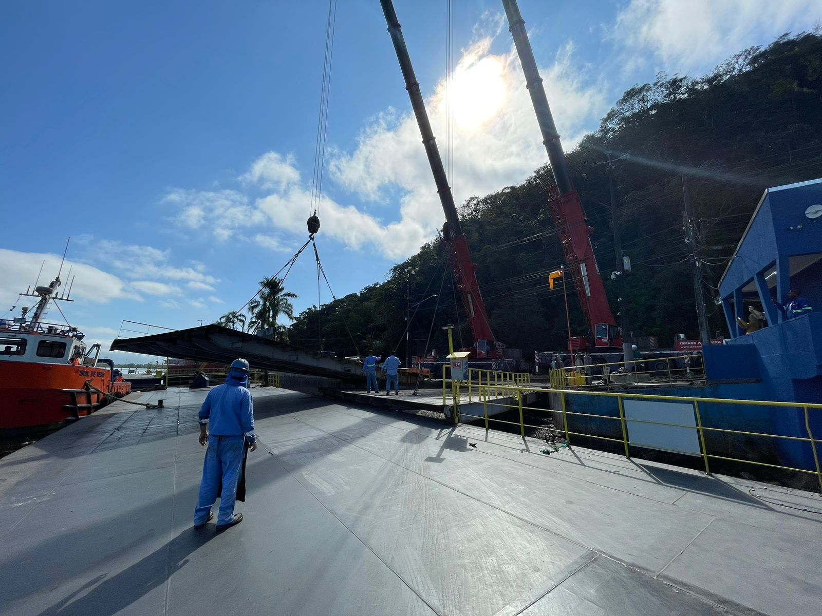 Troca de ponte flutuante no ferry boat de Guaratuba