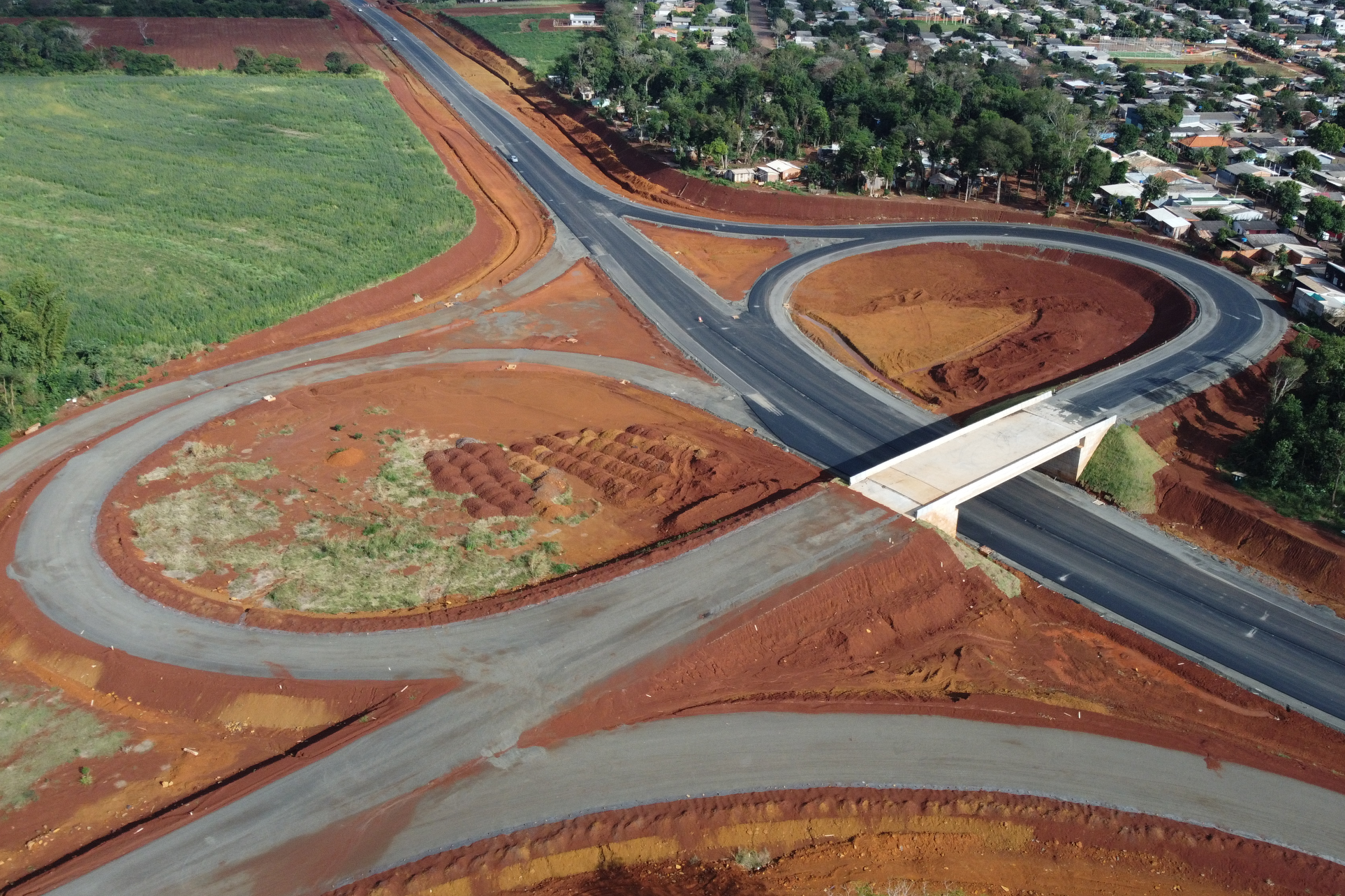 Viaduto no acesso à Ponte Tancredo Neves