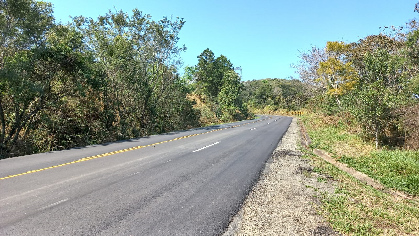 PR-090 Pavimento concluído e sinalização provisória