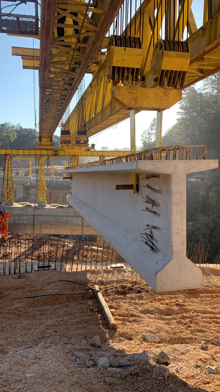 Transporte e lançamento de vigas nas pontes 04