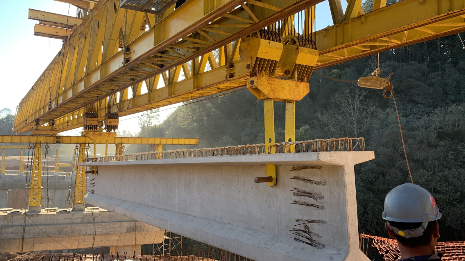 Transporte e lançamento de vigas nas pontes 04