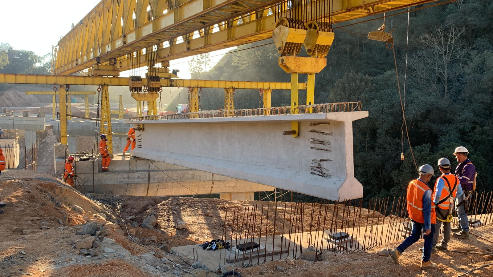 Transporte e lançamento de vigas nas pontes 04