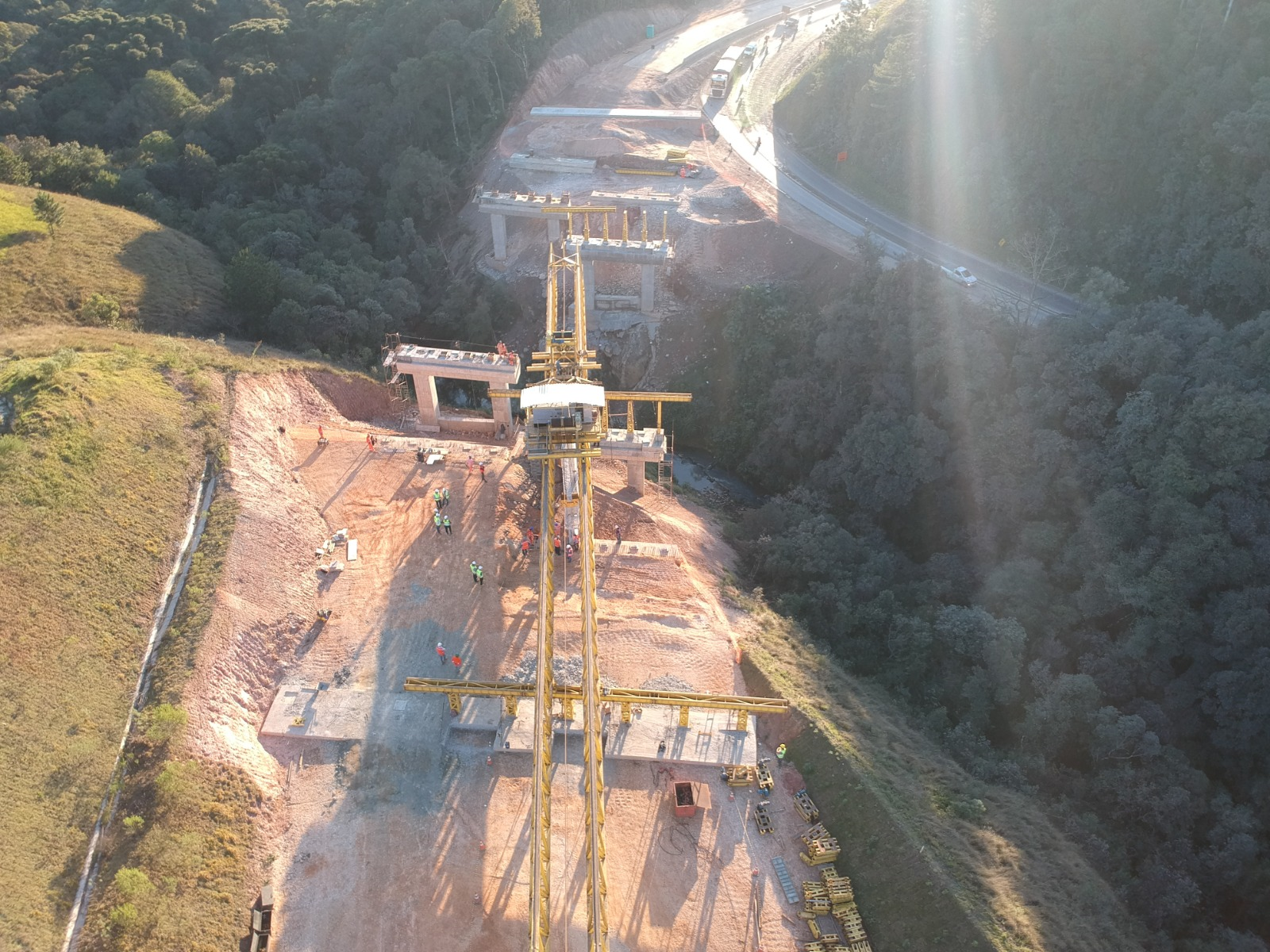 Transporte e lançamento de vigas nas pontes 04