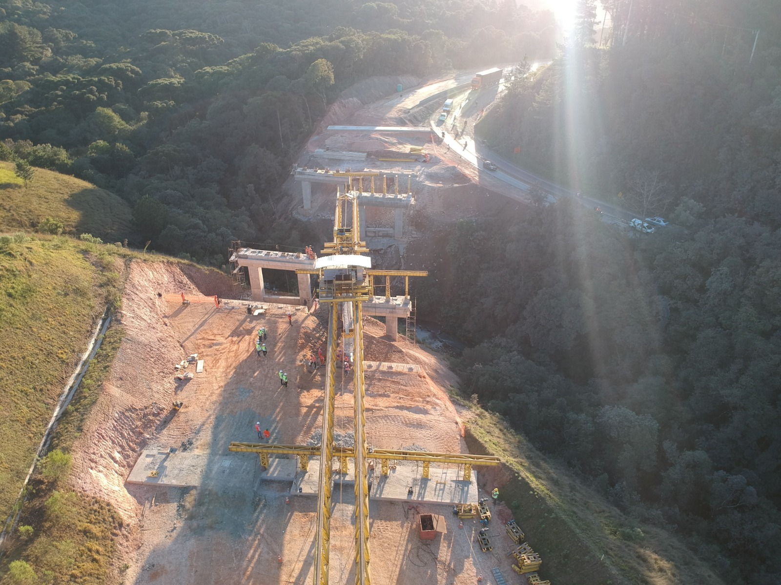 Transporte e lançamento de vigas nas pontes 04