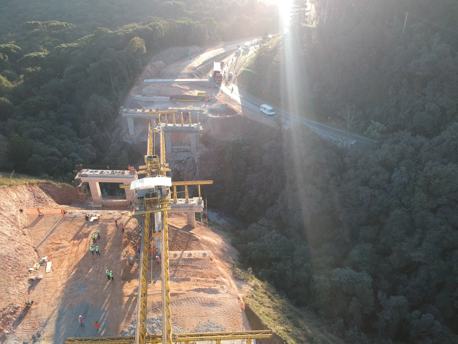 Transporte e lançamento de vigas nas pontes 04