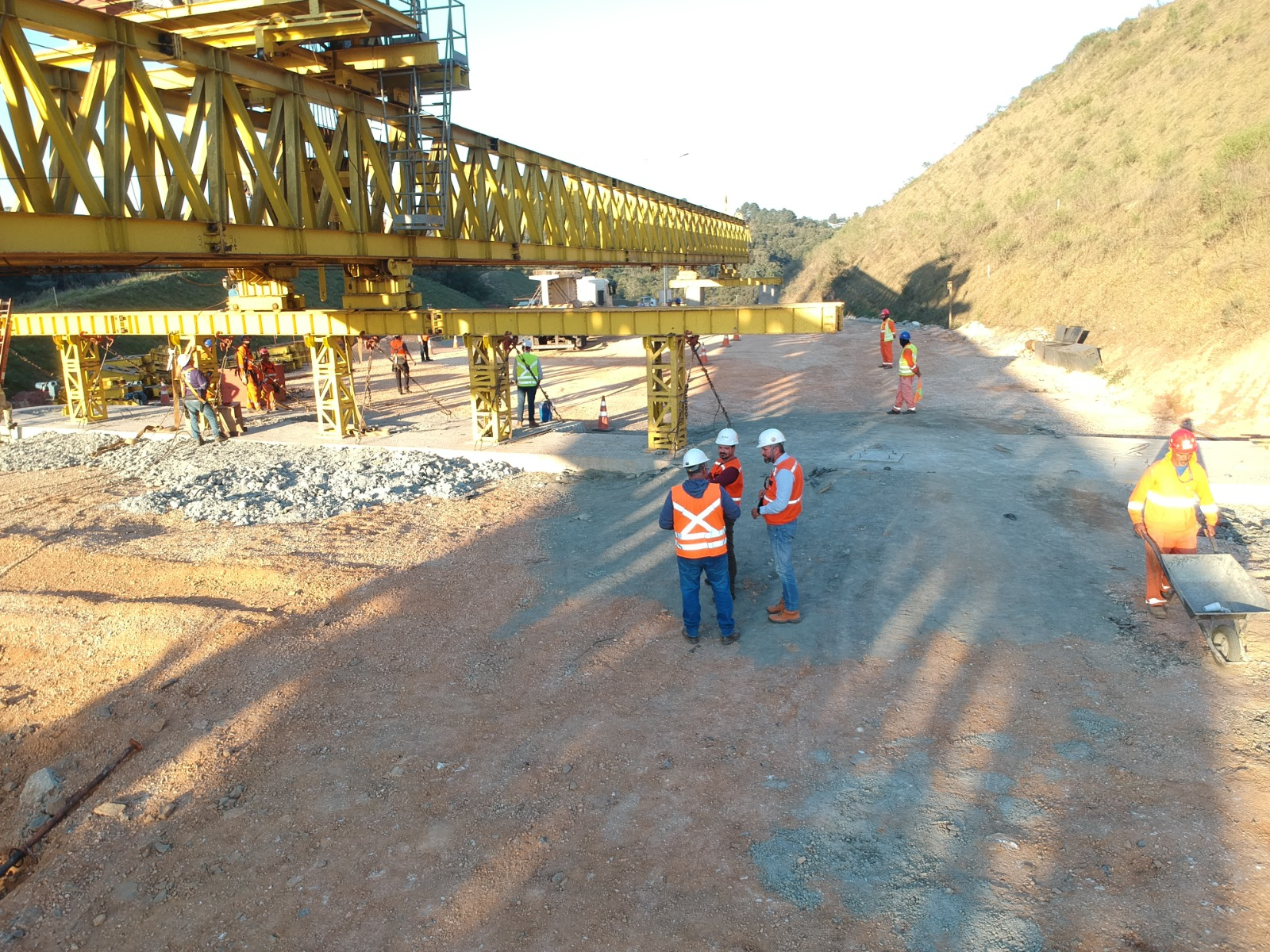 Transporte e lançamento de vigas nas pontes 04