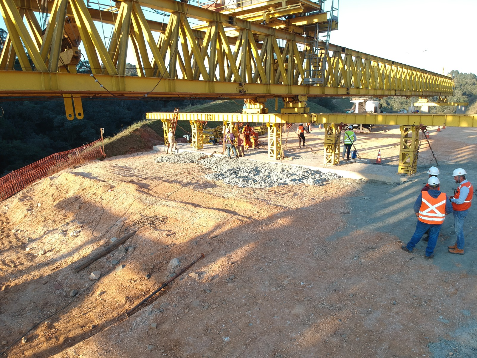 Transporte e lançamento de vigas nas pontes 04