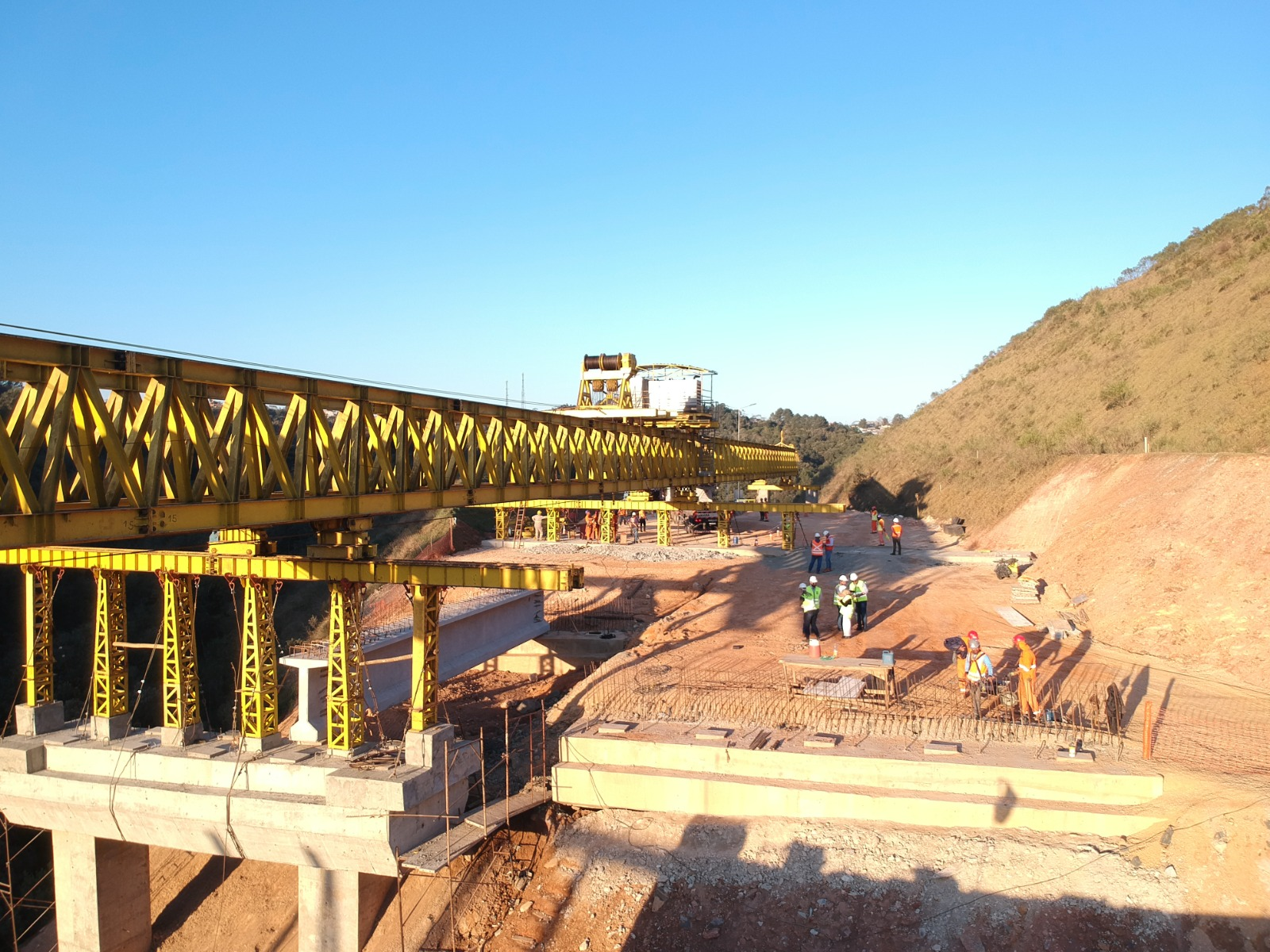 Transporte e lançamento de vigas nas pontes 04