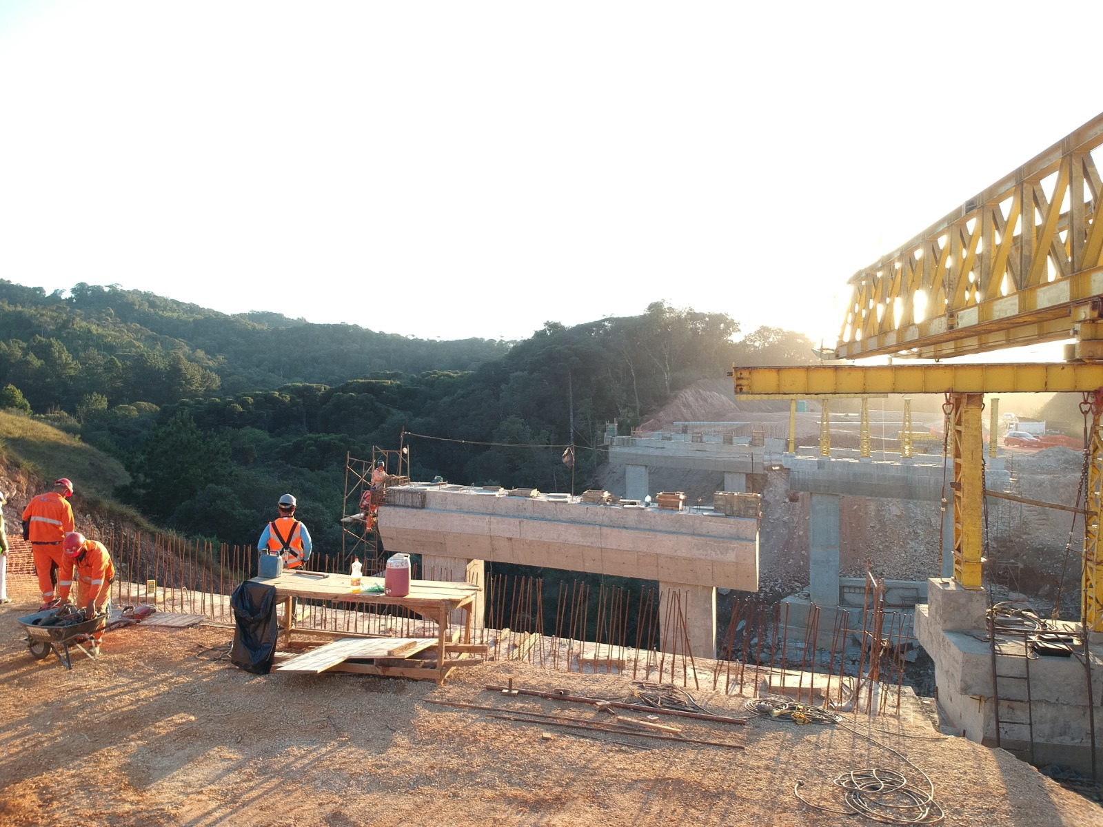Transporte e lançamento de vigas nas pontes 04
