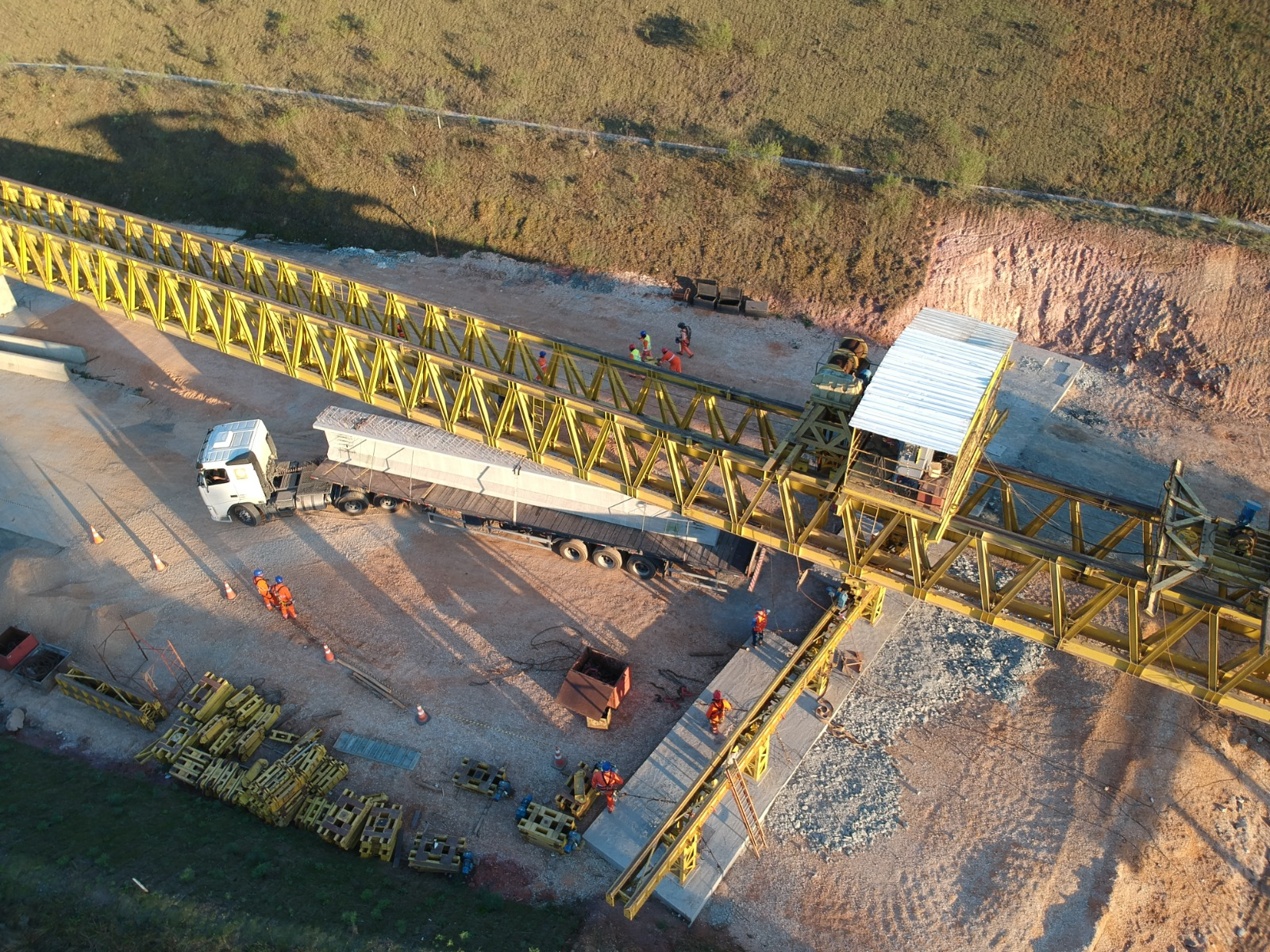 Transporte e lançamento de vigas nas pontes 04