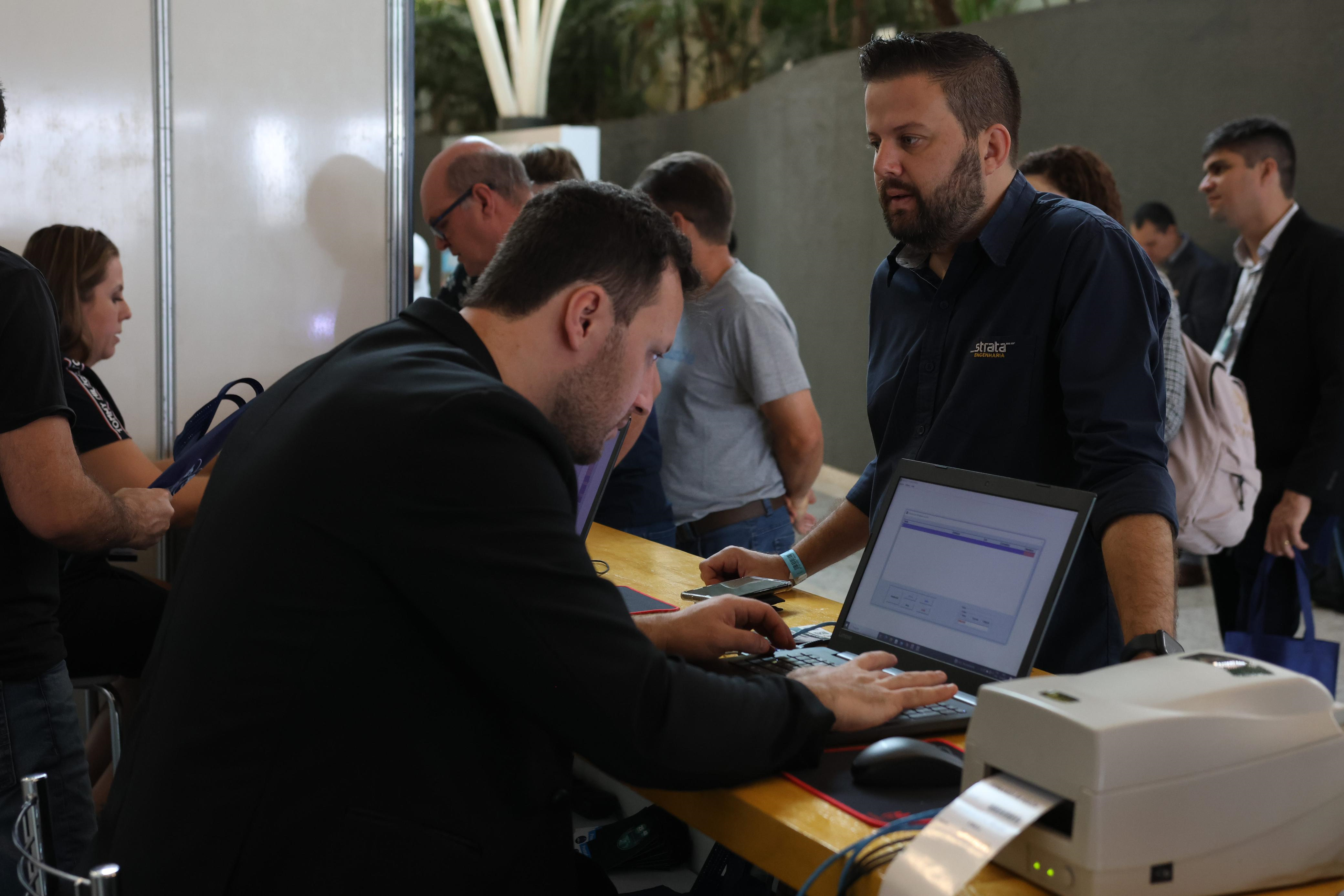 Primeiro dia do 25º Encontro Nacional de Conservação Rodoviária (Enacor) e 48ª Reunião Anual de Pavimentação (RAPv) em Foz do Iguaçu