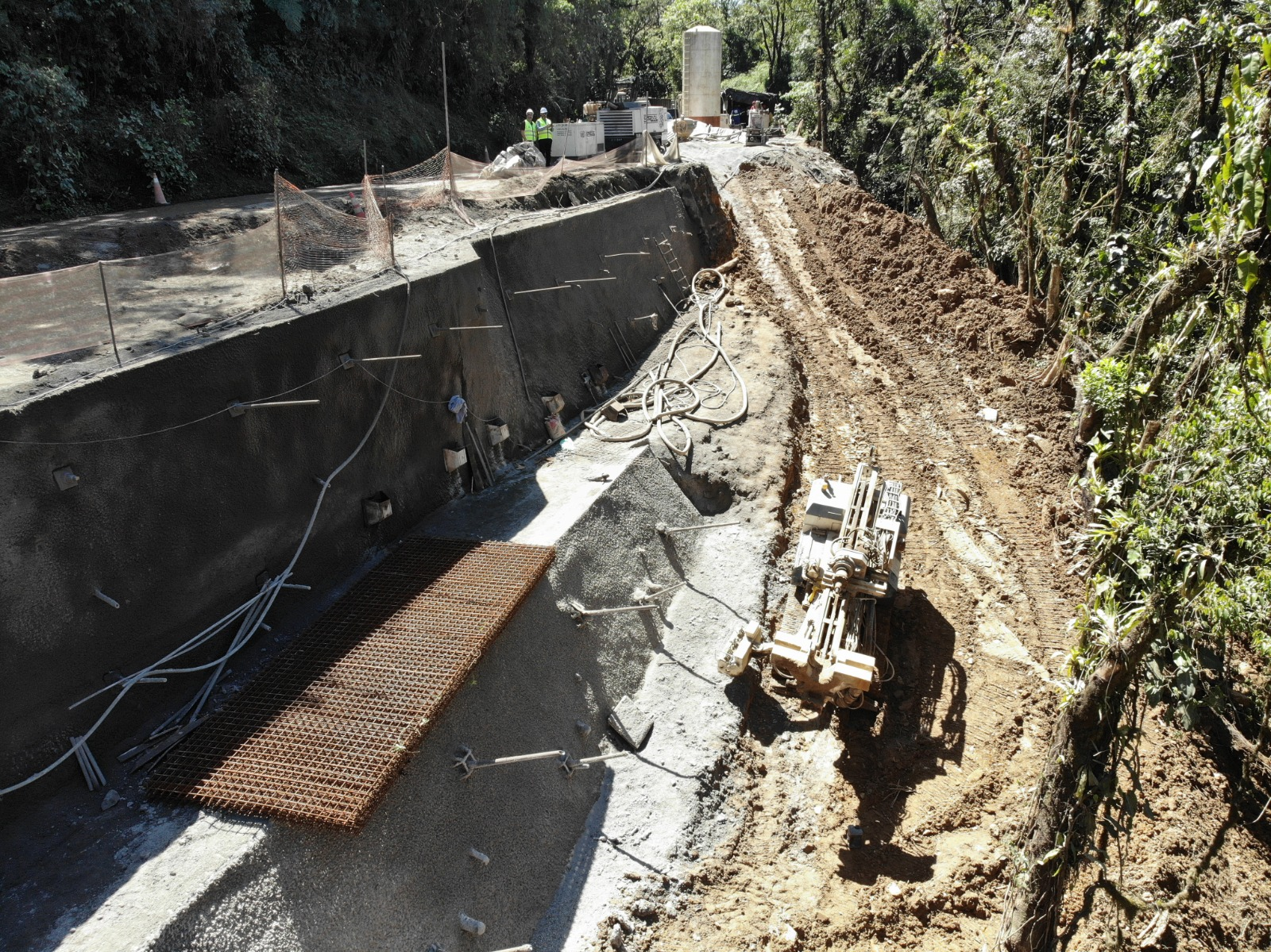 Km 7 da Estrada da Graciosa com serviços em andamento