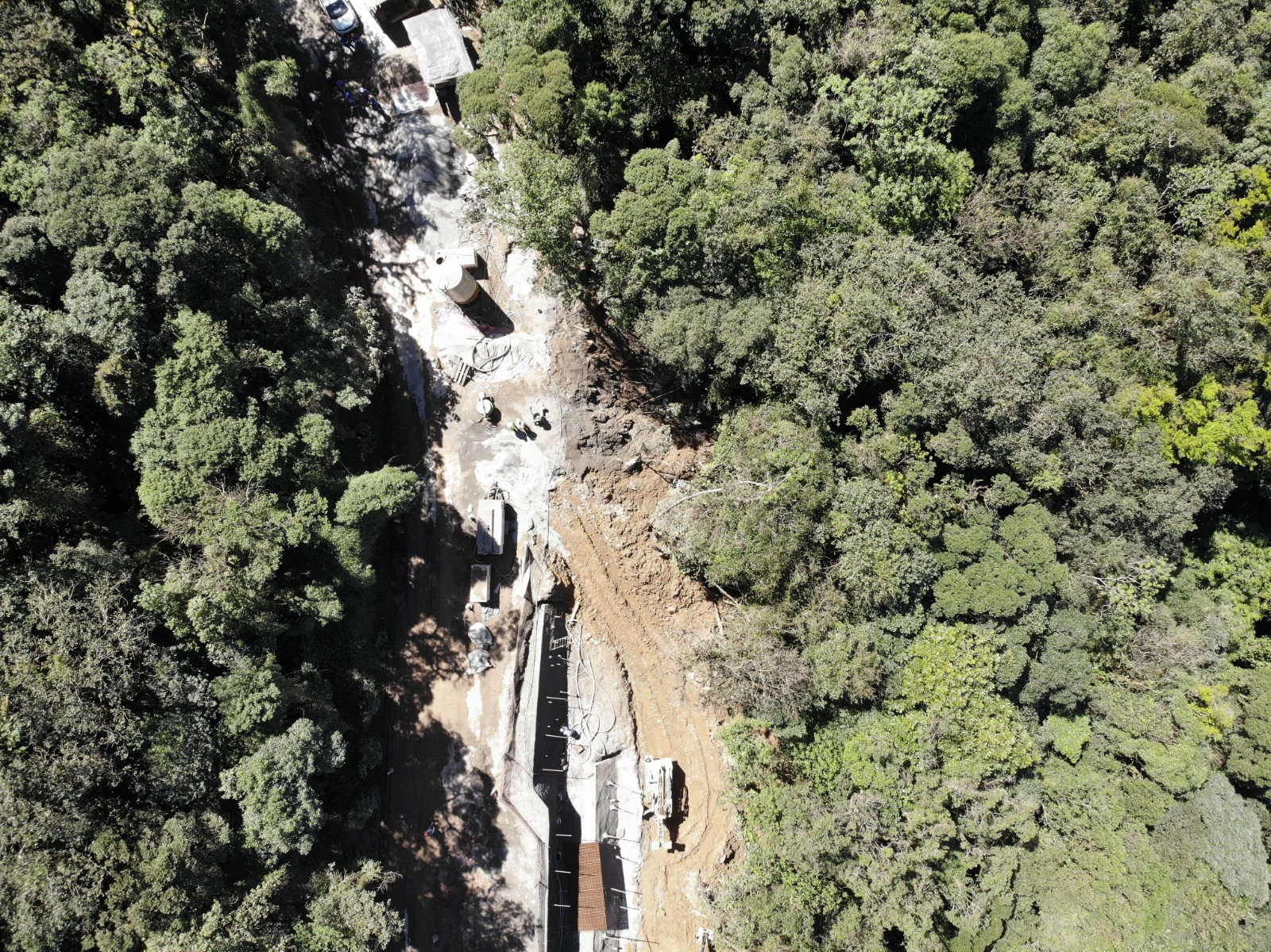 Km 7 da Estrada da Graciosa com serviços em andamento