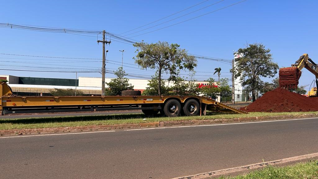 Sondagens e coleta de amostra de solo no local do futuro viaduto