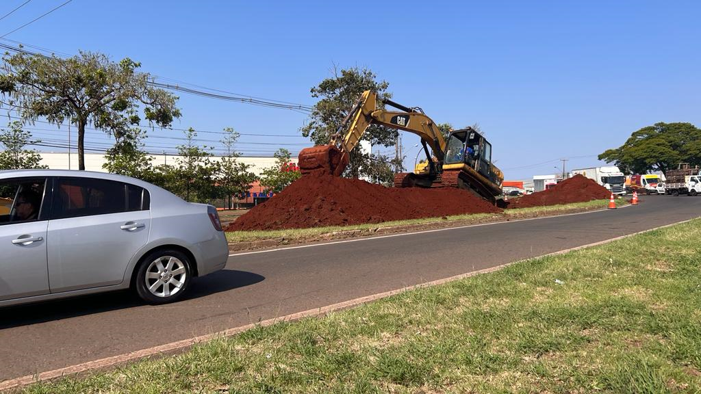 Sondagens e coleta de amostra de solo no local do futuro viaduto