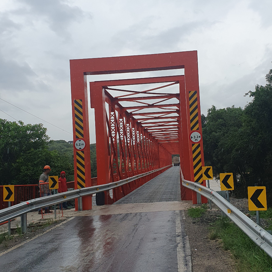 Ponte metálica na PR-427 entre a Lapa e Campo do Tenente