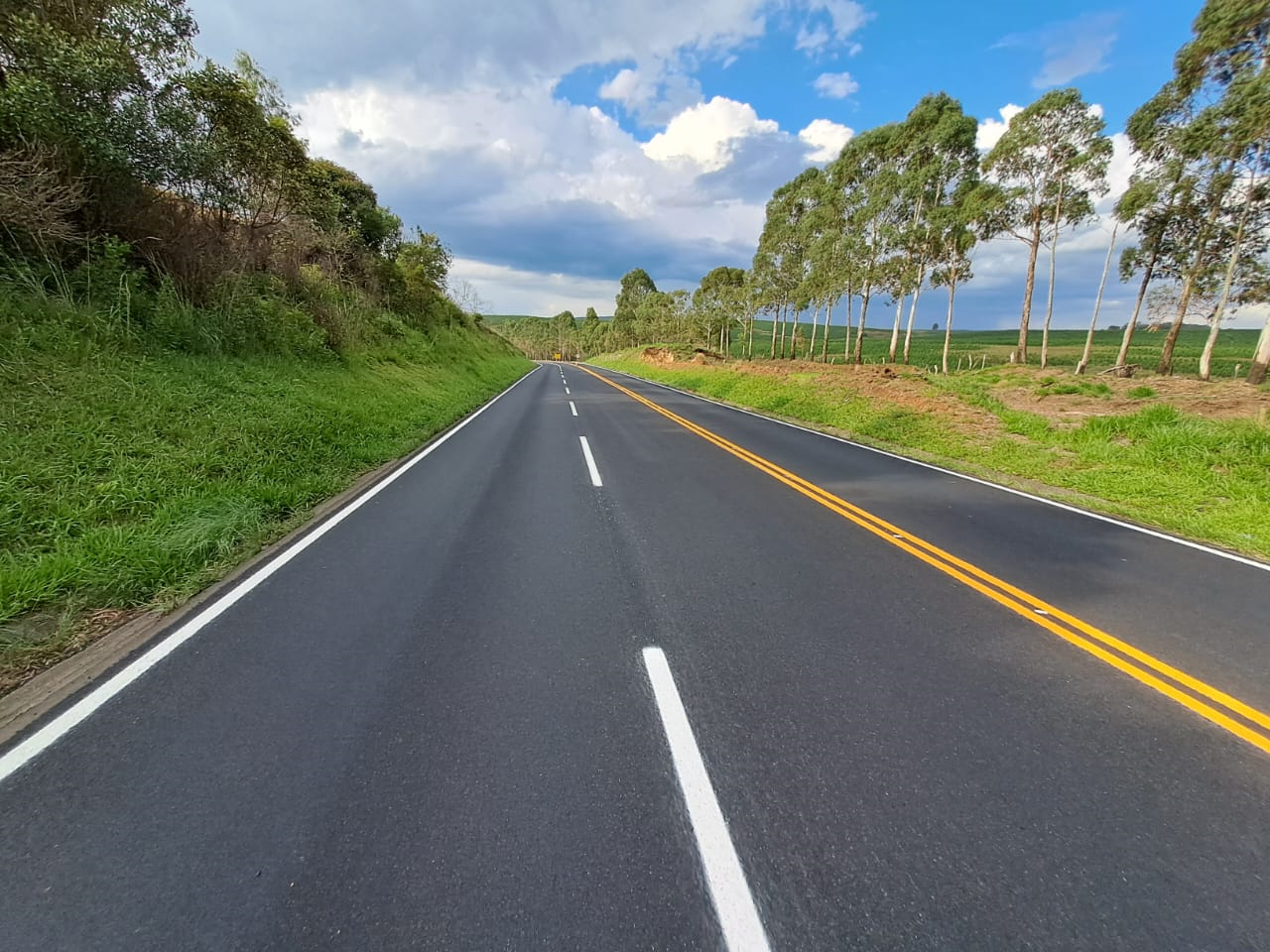 PR-090 em Piraí do Sul, serviços de sinalização após microrrevestimento