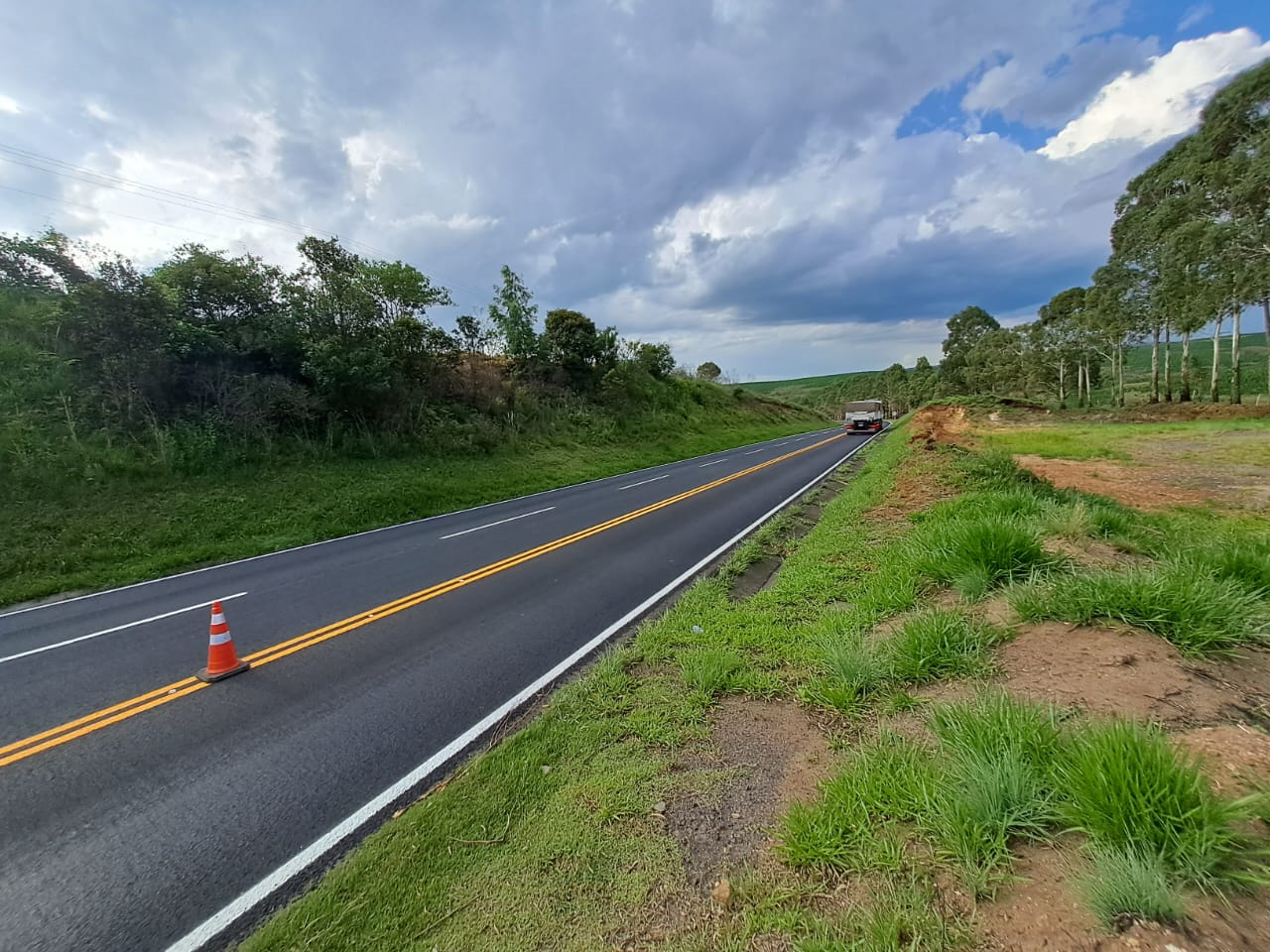 PR-090 em Piraí do Sul, serviços de sinalização após microrrevestimento