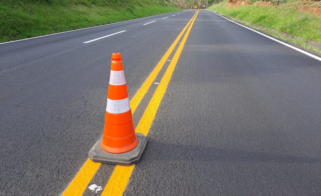 PR-090 em Piraí do Sul, serviços de sinalização após microrrevestimento