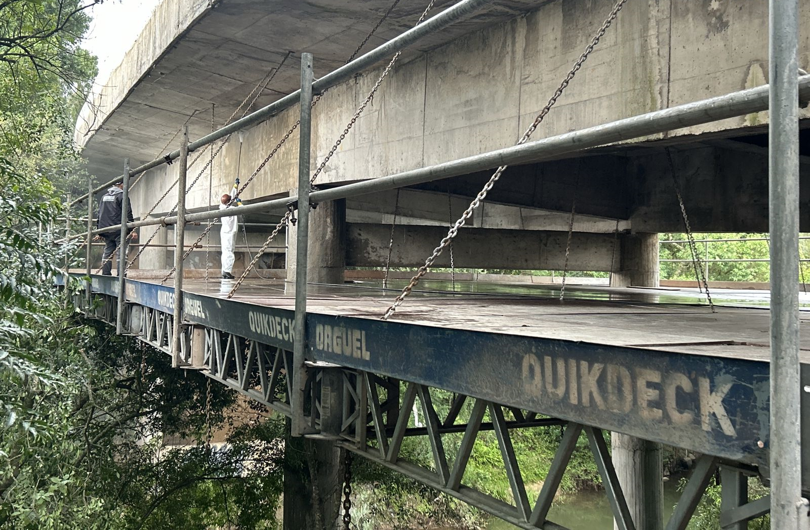 Manutenção da ponte sobre o Rio Verde, na PR-423, limite entre Campo Largo e Araucária