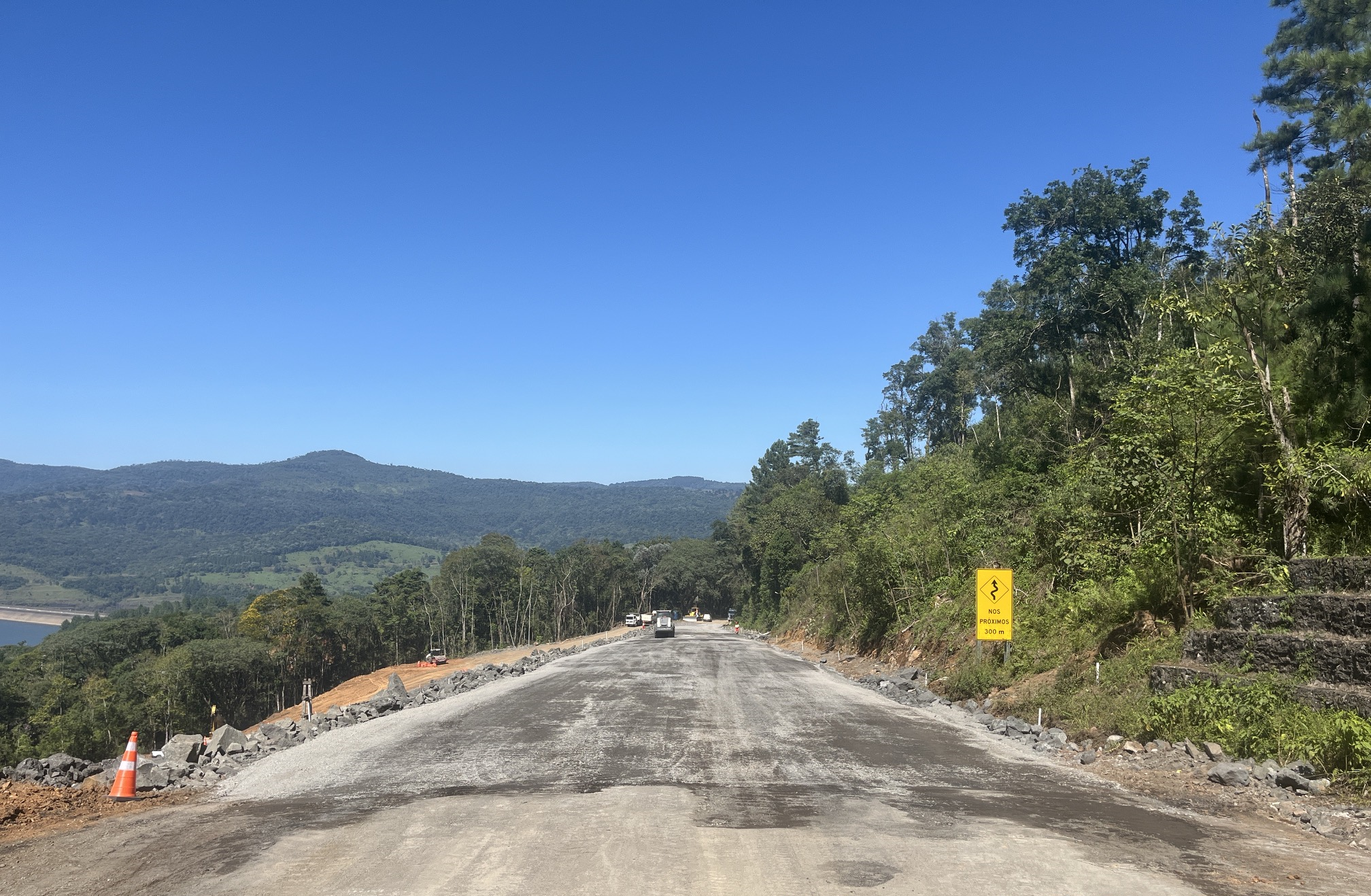 PR-170 em Pinhão, plataforma da nova pista está pronta