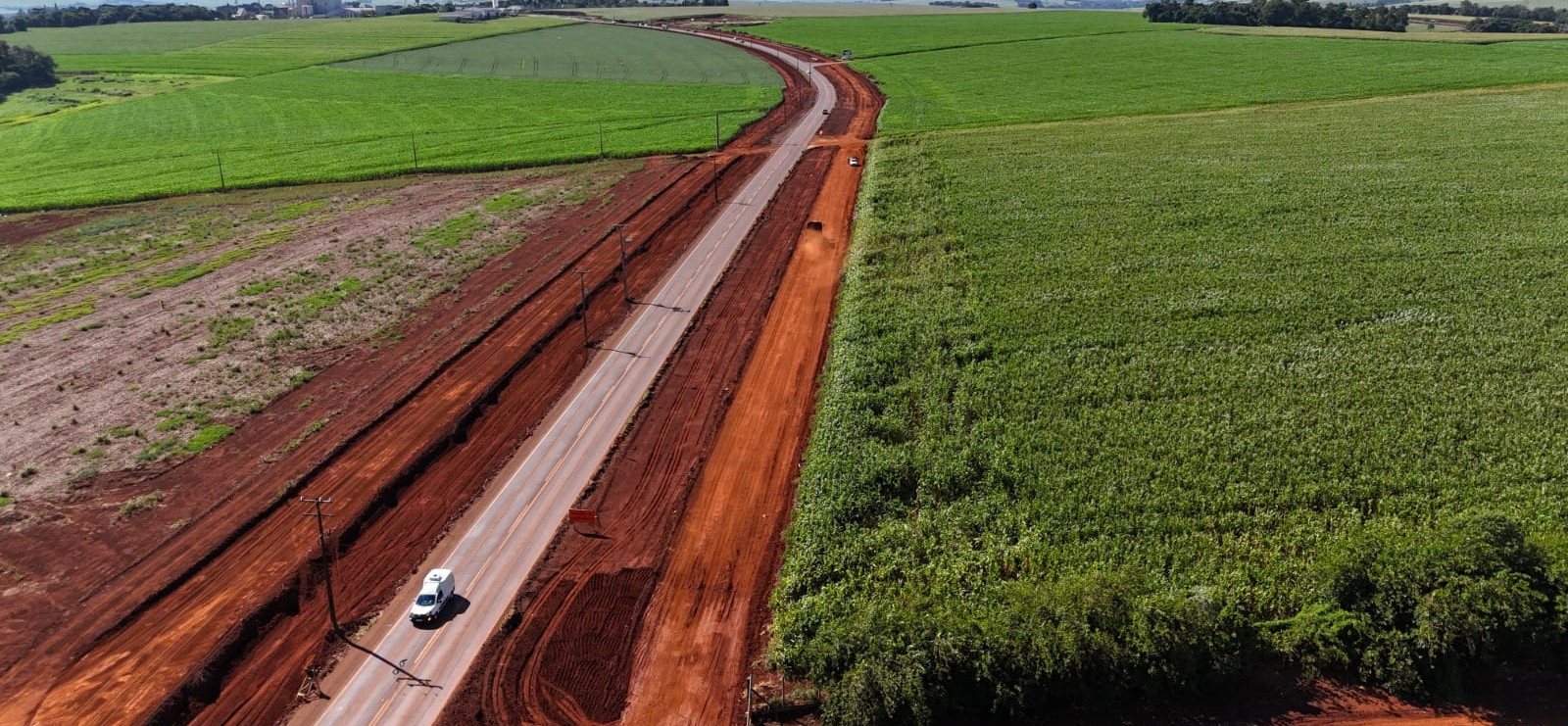 PR-317 em Toledo obra de duplicação com terraplenagem avançada