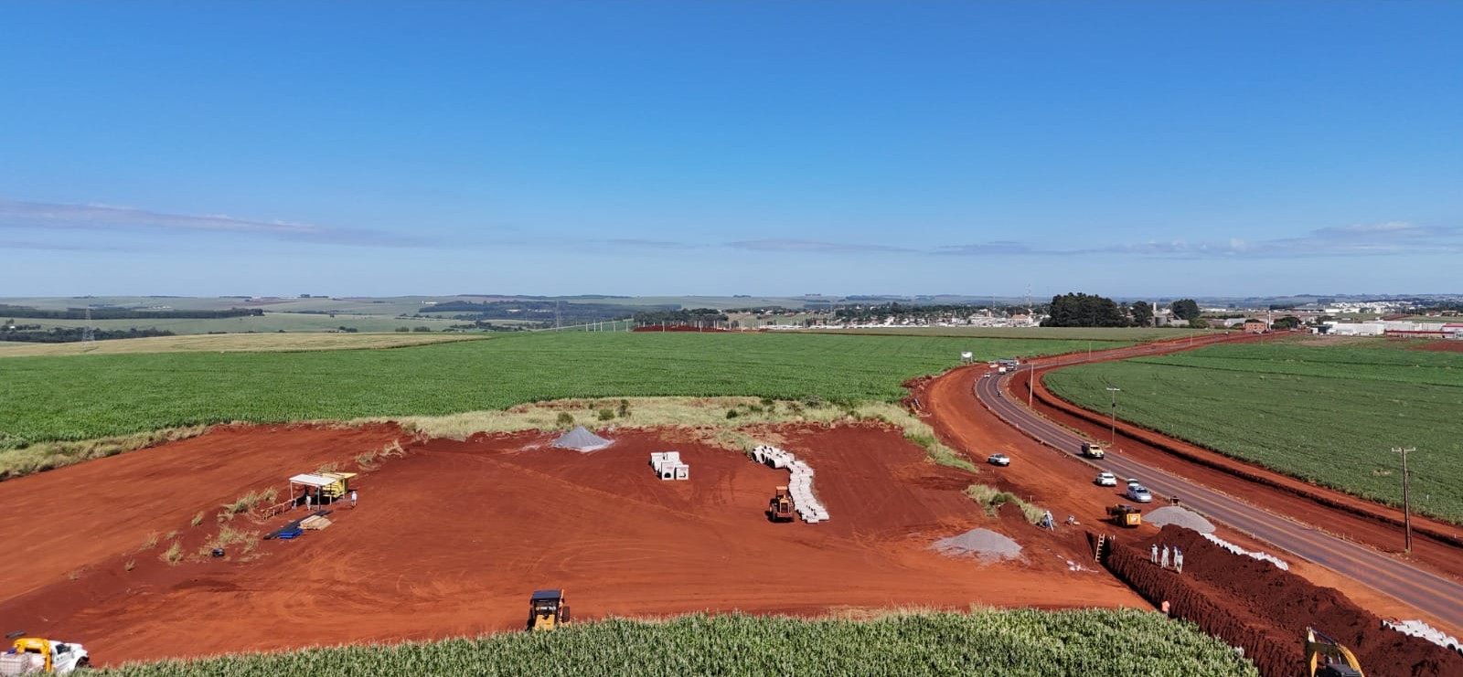 PR-317 em Toledo obra de duplicação com terraplenagem avançada