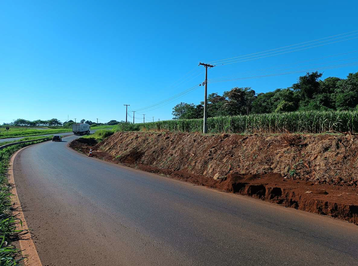 PR-317 em Toledo obra de duplicação com terraplenagem avançada