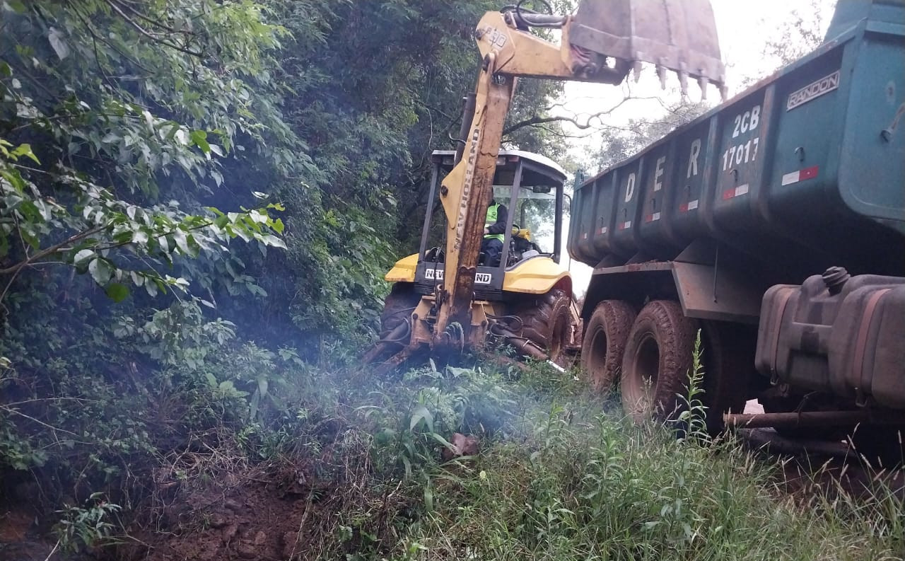 Serviços do DER/PR em rodovias estaduais do Rio Grande do Sul