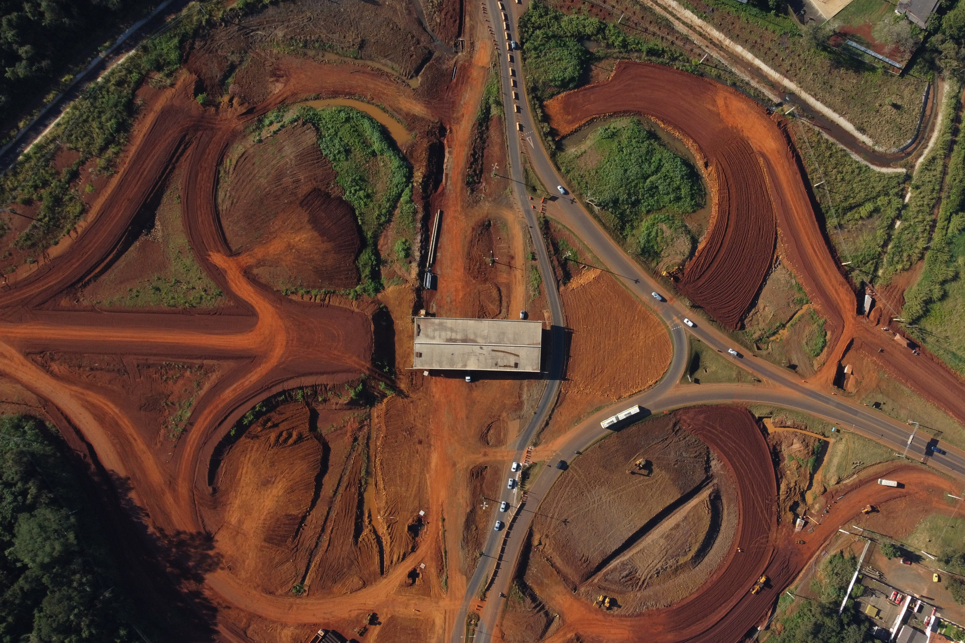 Viaduto BR-469 terraplenagem, drenagem e rede adutora