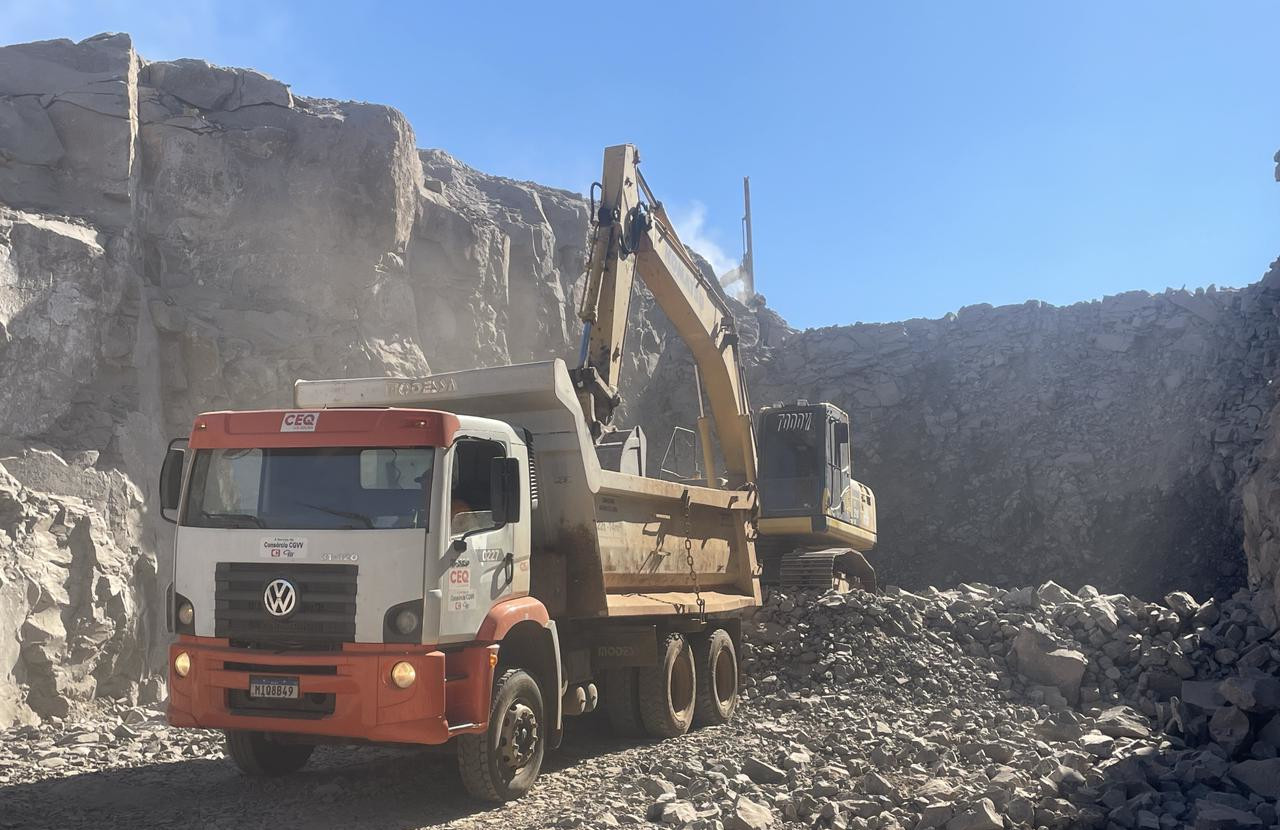 PR-239 obra de pavimentação entre Pitanga e Mato Rico