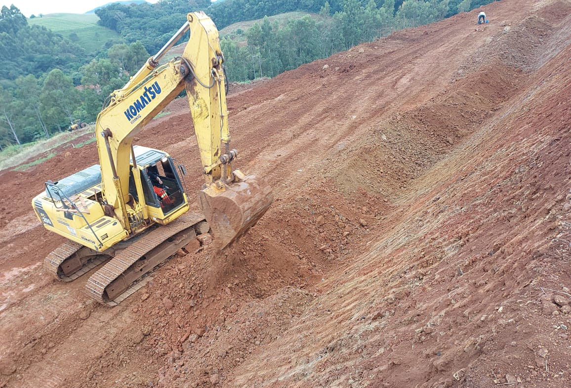 PR-239 obra de pavimentação entre Pitanga e Mato Rico