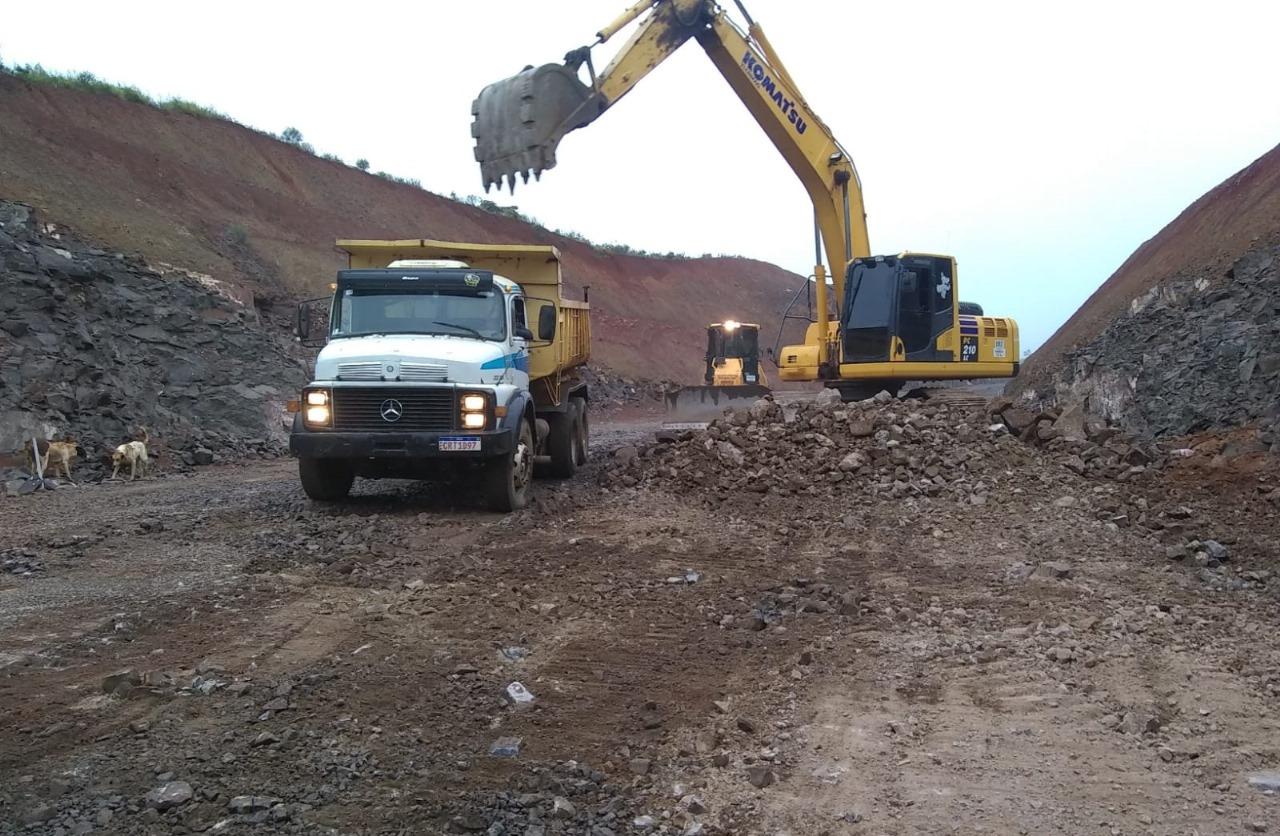 PR-239 obra de pavimentação entre Pitanga e Mato Rico
