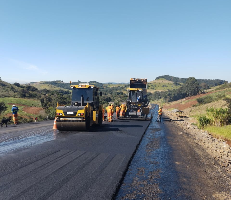 PR-239 obra de pavimentação entre Pitanga e Mato Rico