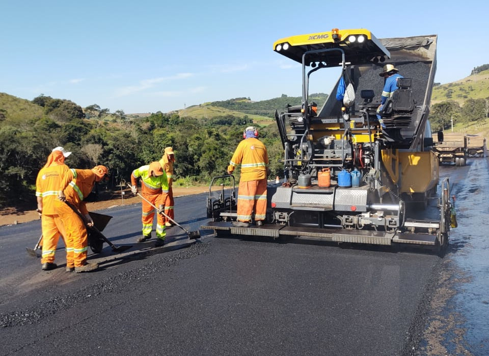PR-239 obra de pavimentação entre Pitanga e Mato Rico