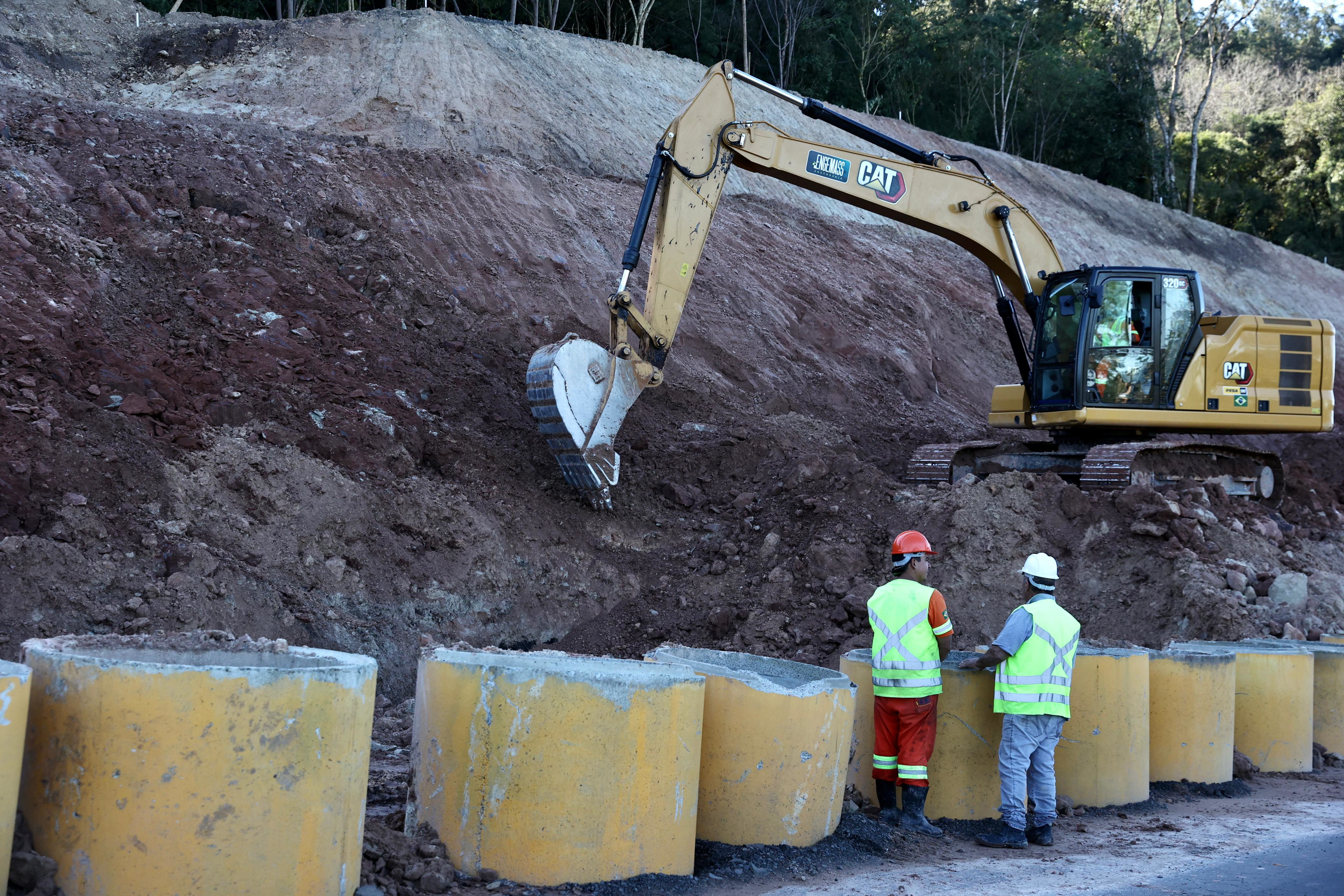 Serviços de contenção de taludes na PRC-466 em União da Vitória