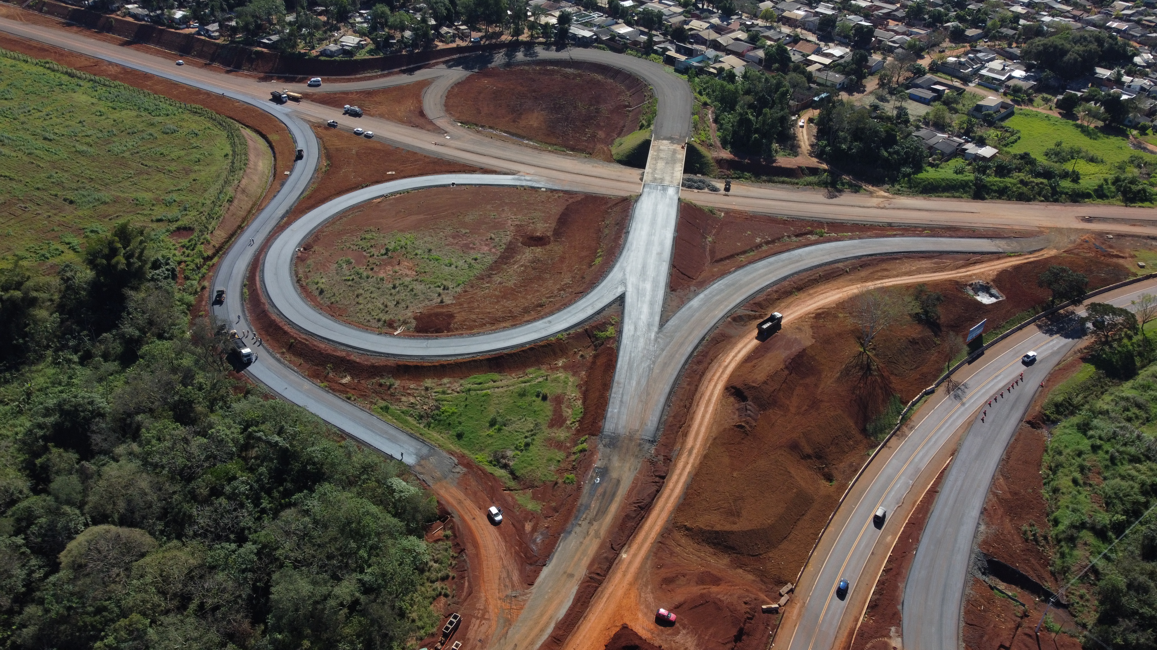 Pavimentação viaduto da Ponte Tancredo Neves