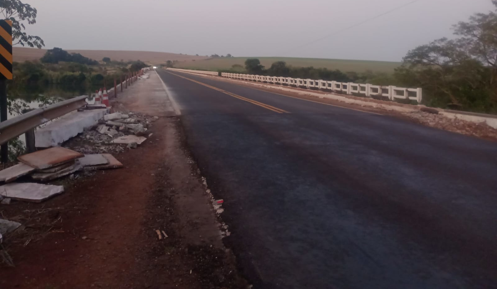 Serviços de conservação na ponte sobre o Rio Ivaí na PR-457