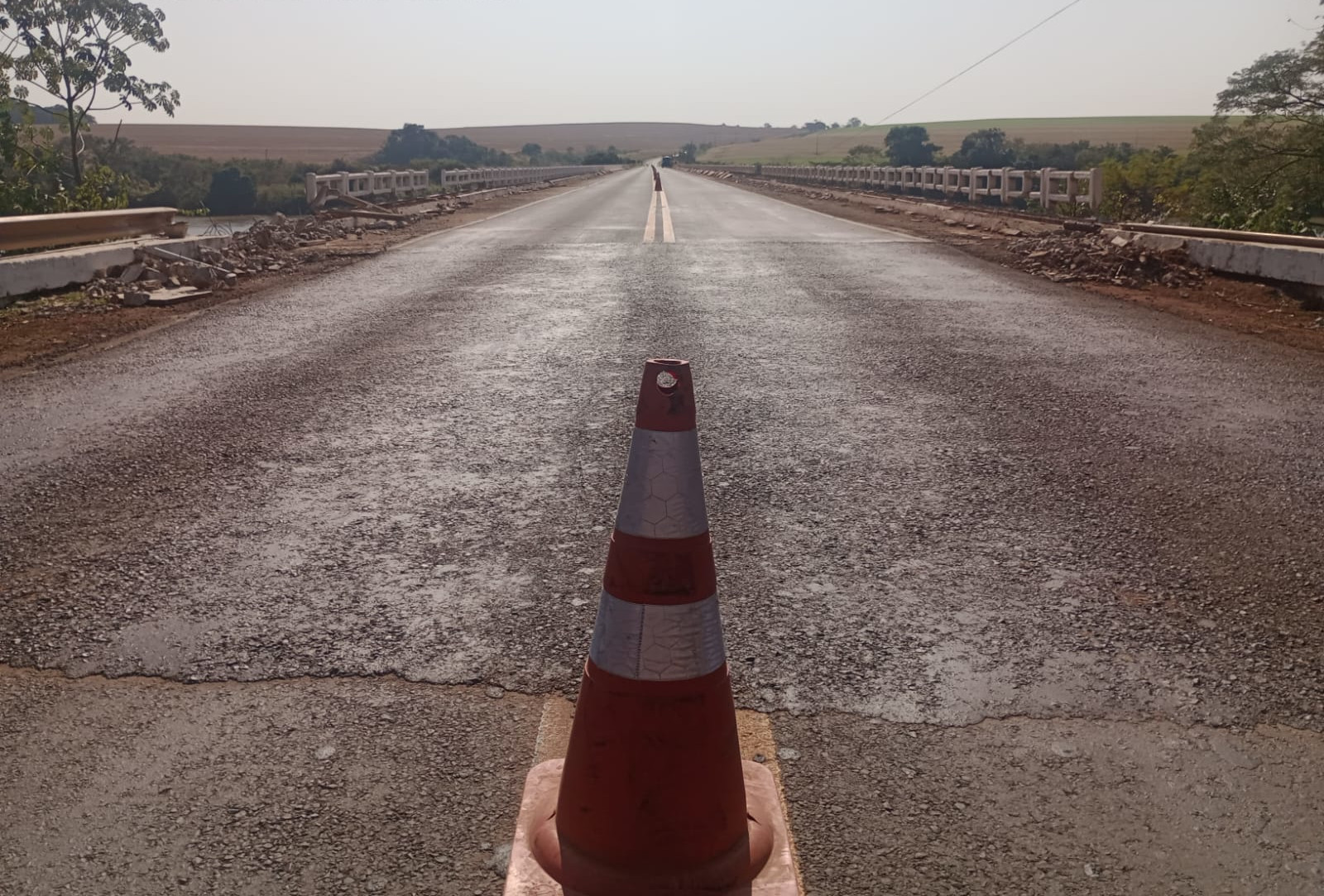 Serviços de conservação na ponte sobre o Rio Ivaí na PR-457
