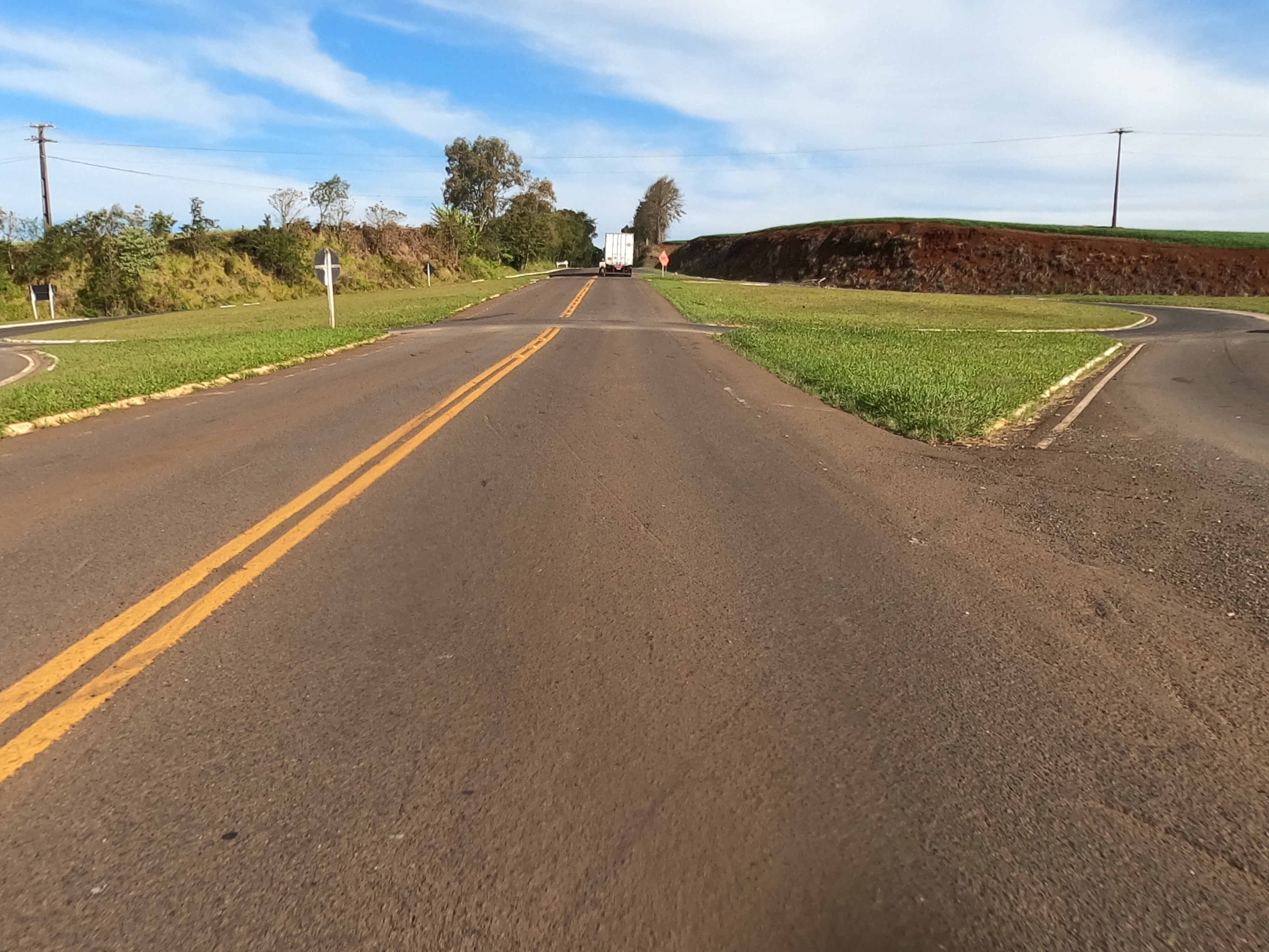 PRC-466 whitetopping - rotatória com a PRC-487