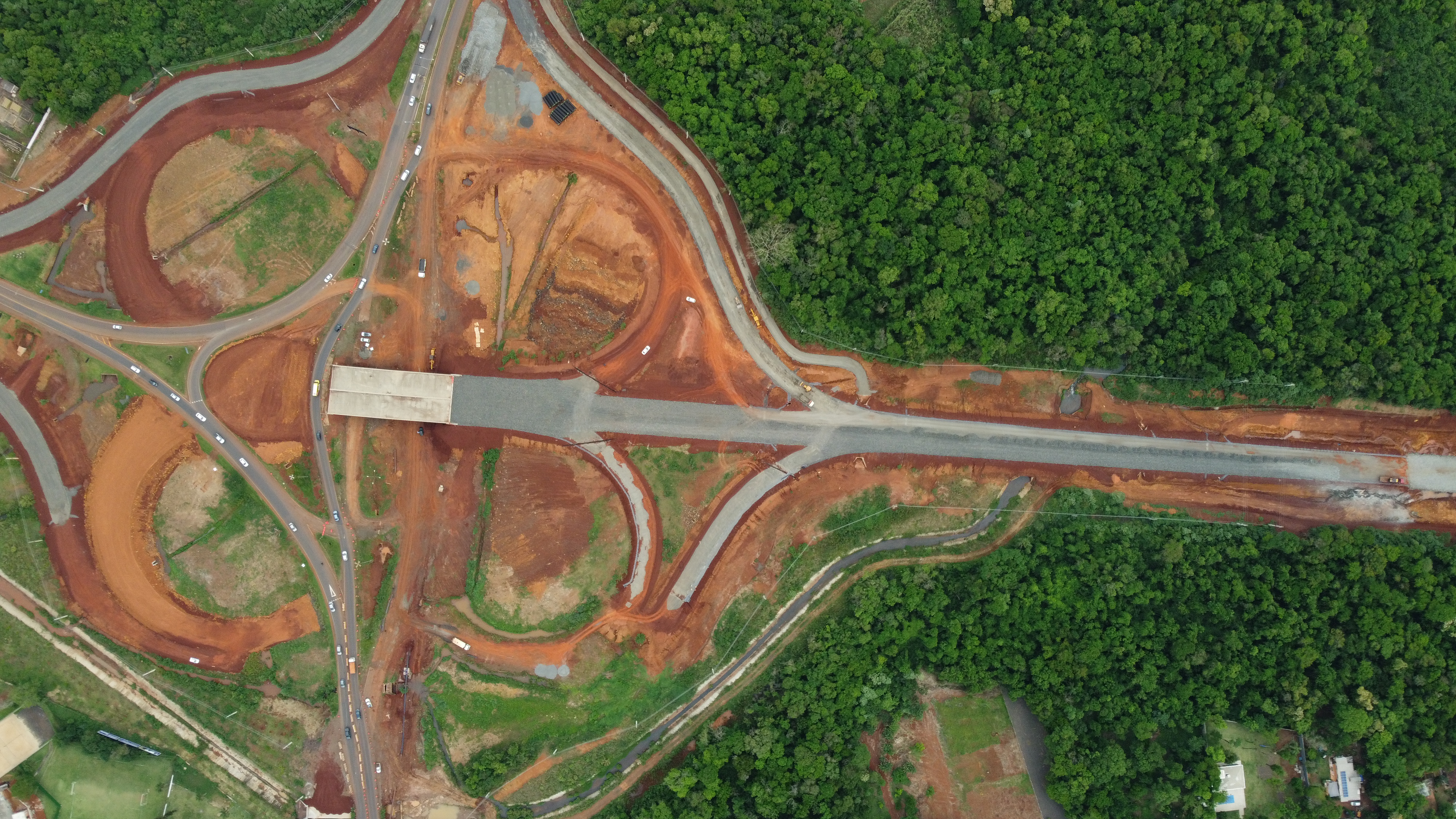 Perimetral Leste - nova pista a partir do viaduto da BR-469