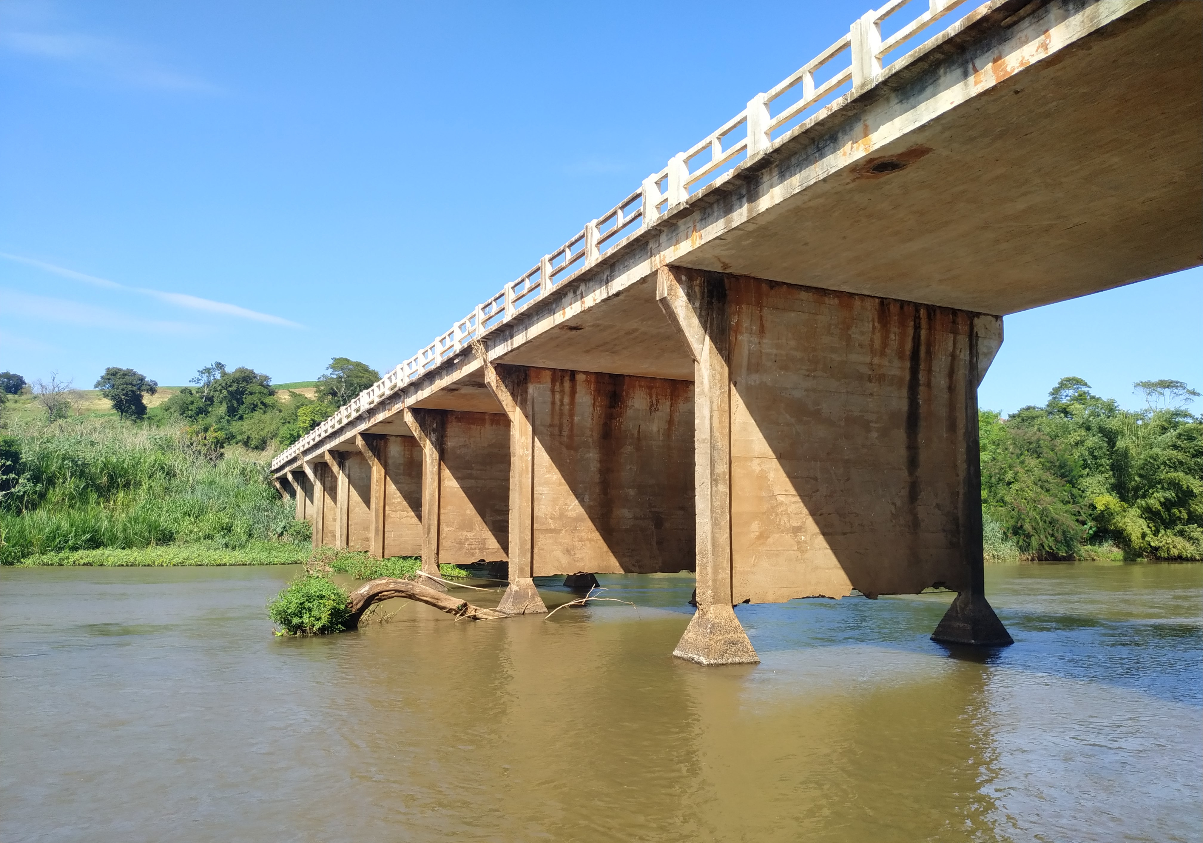 Ponte sobre o Rio Bom na PRC-466 entre Kaloré e Borrazópolis
