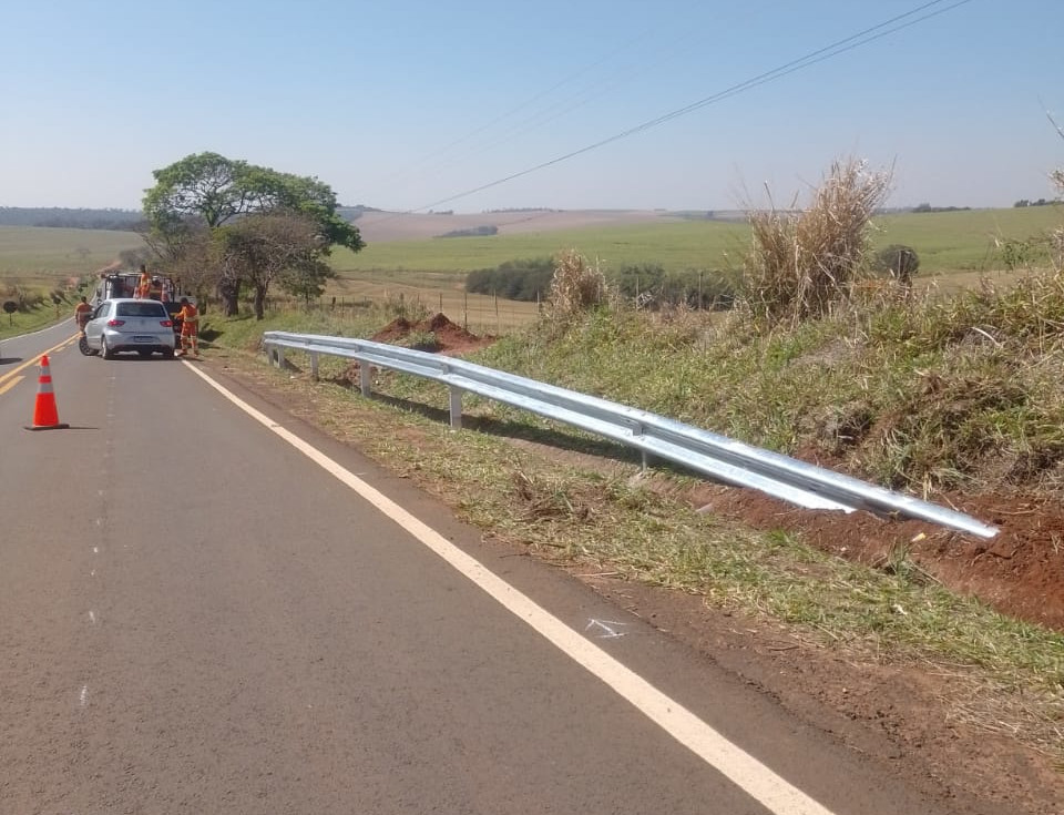 PR-534 entre Miraselva e Centenário do Sul recebendo serviços do Proseg Paraná