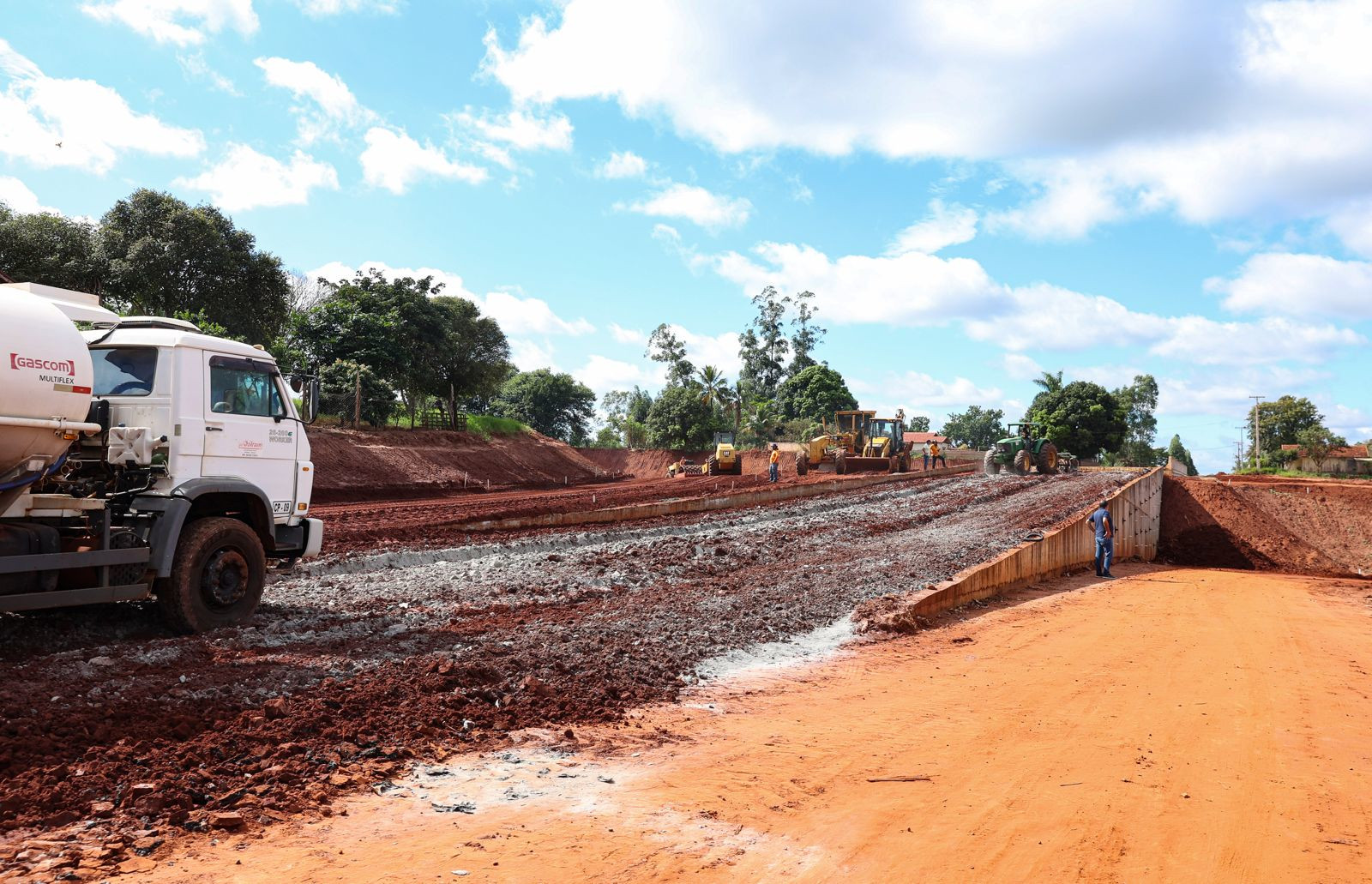 Acessos do viaduto de Iporã na PRC-272