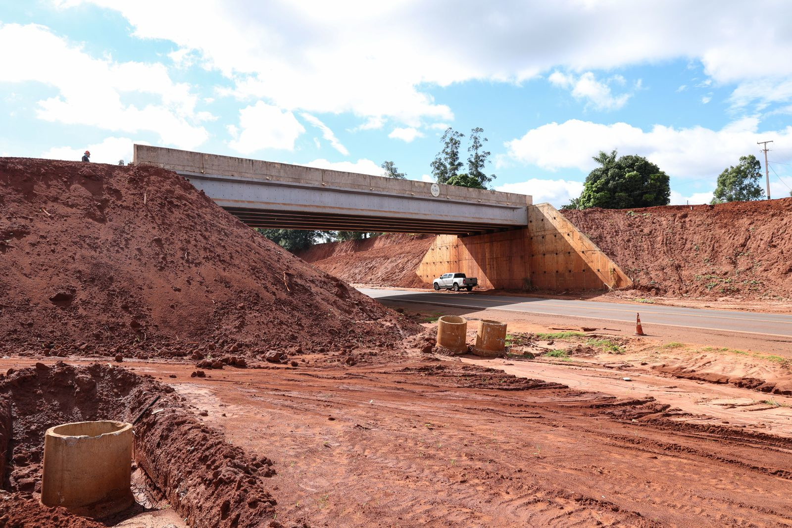 Acessos do viaduto de Iporã na PRC-272