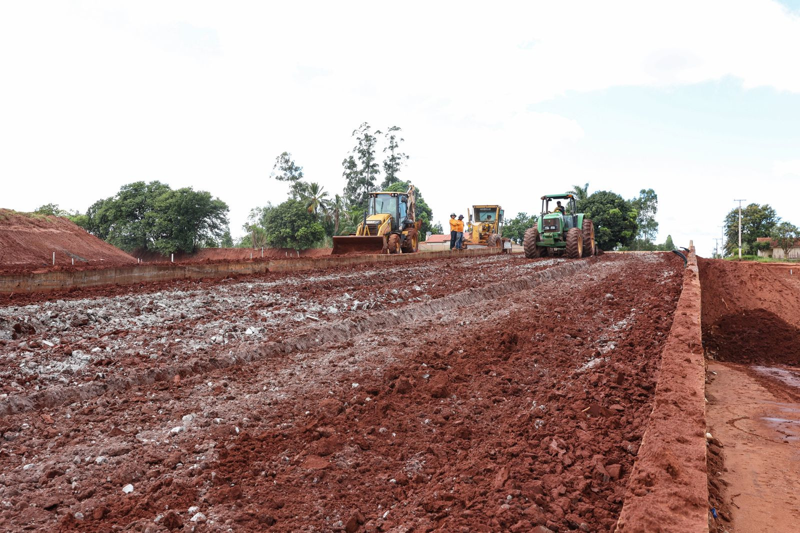 Acessos do viaduto de Iporã na PRC-272