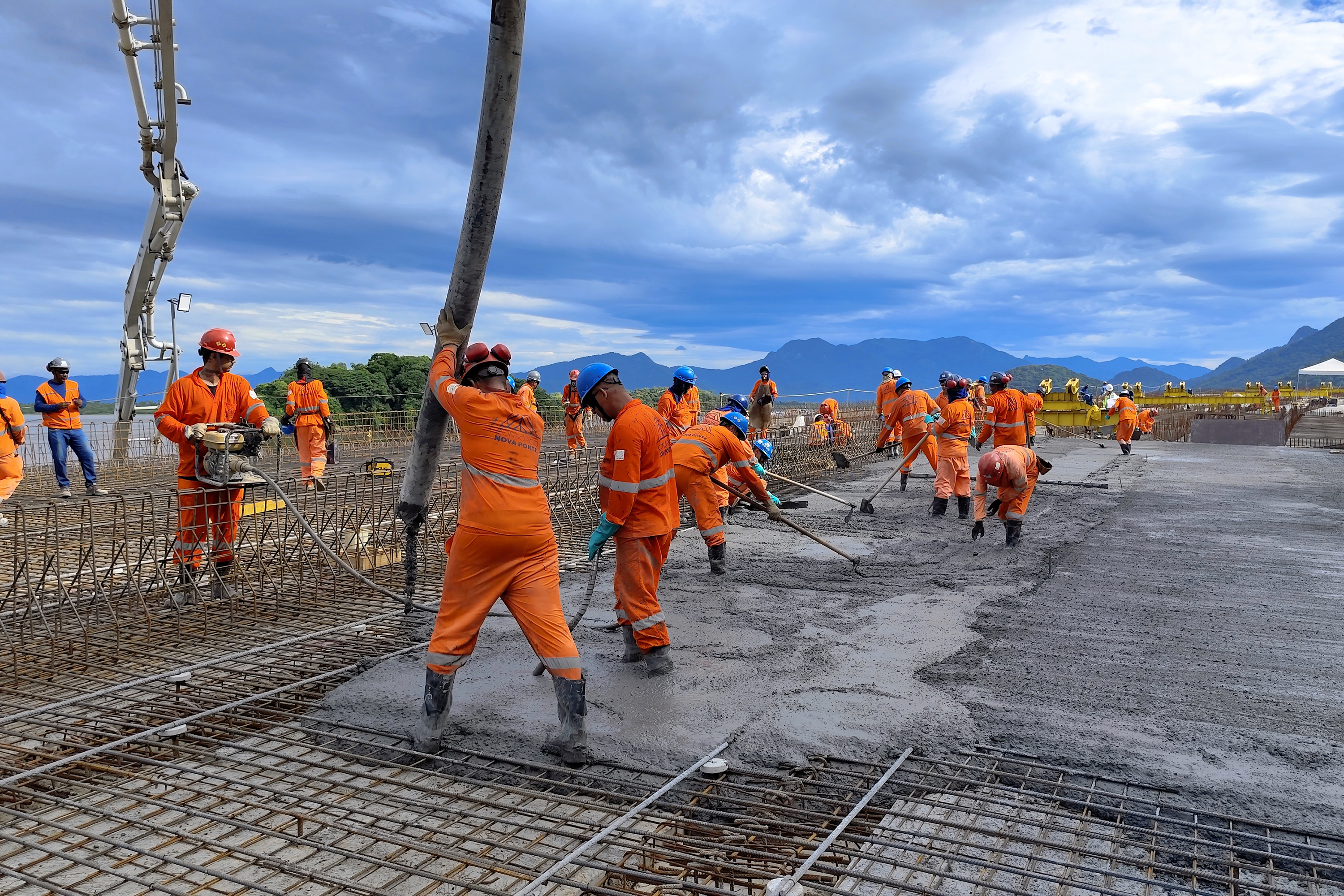 Concretagem do 2º vão do trecho pré-moldado