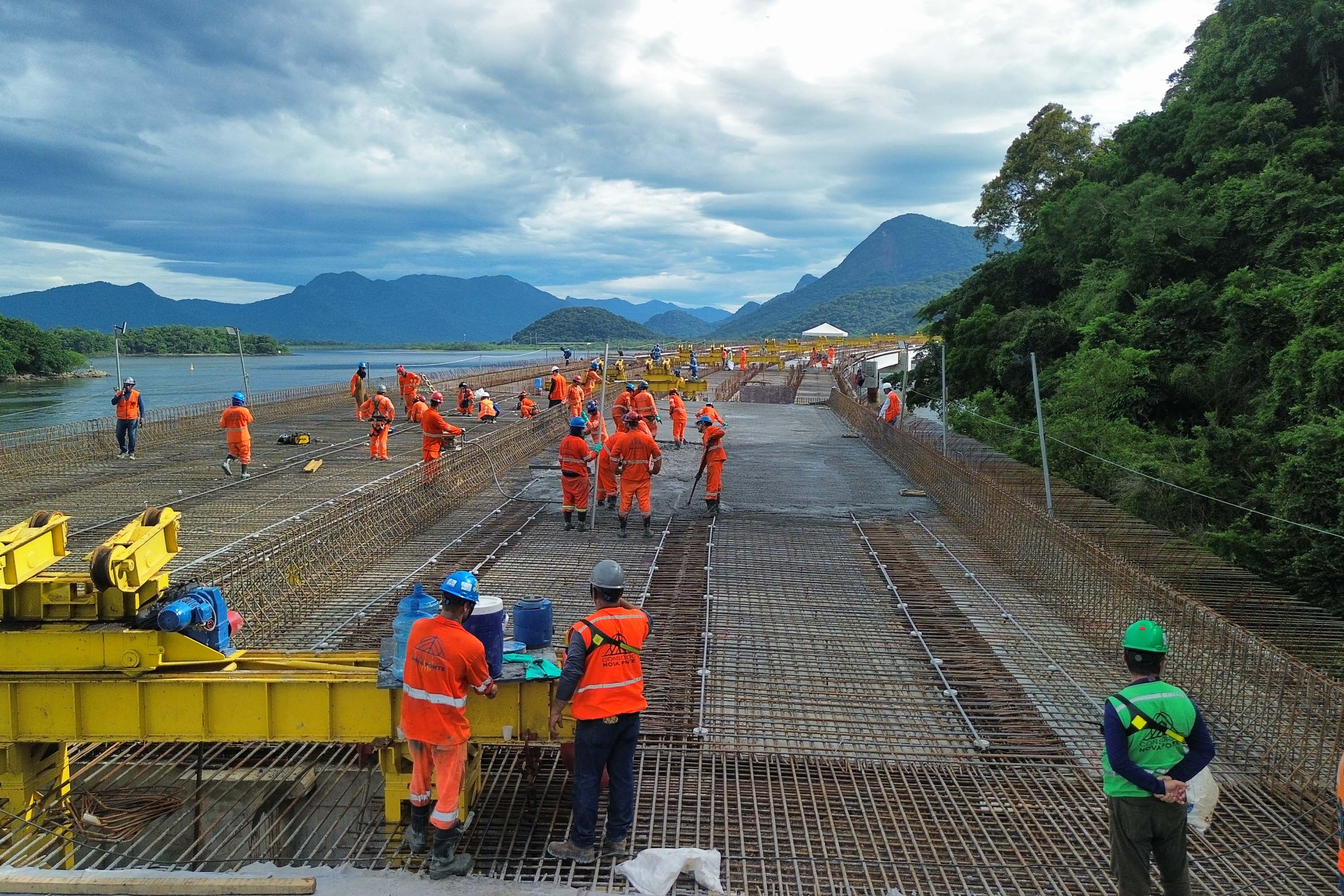 Concretagem do 2º vão do trecho pré-moldado