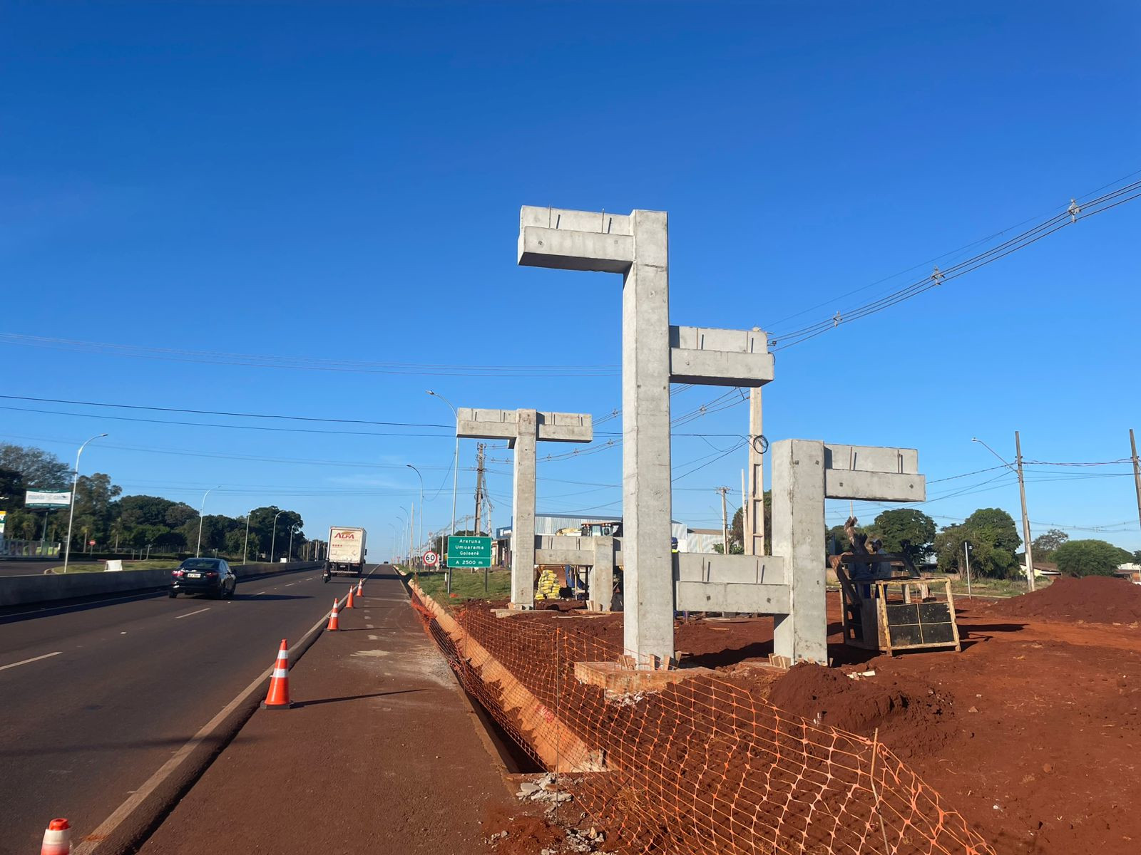 PR-317 lançamento de pilares da passarela um